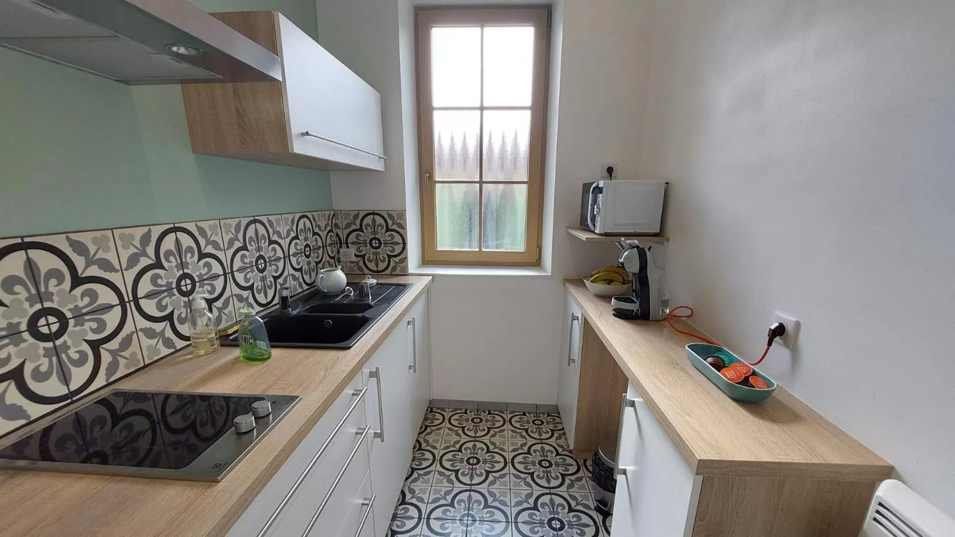 Communal kitchen in La Belle Epoque & Spa - Maison d'hôtes