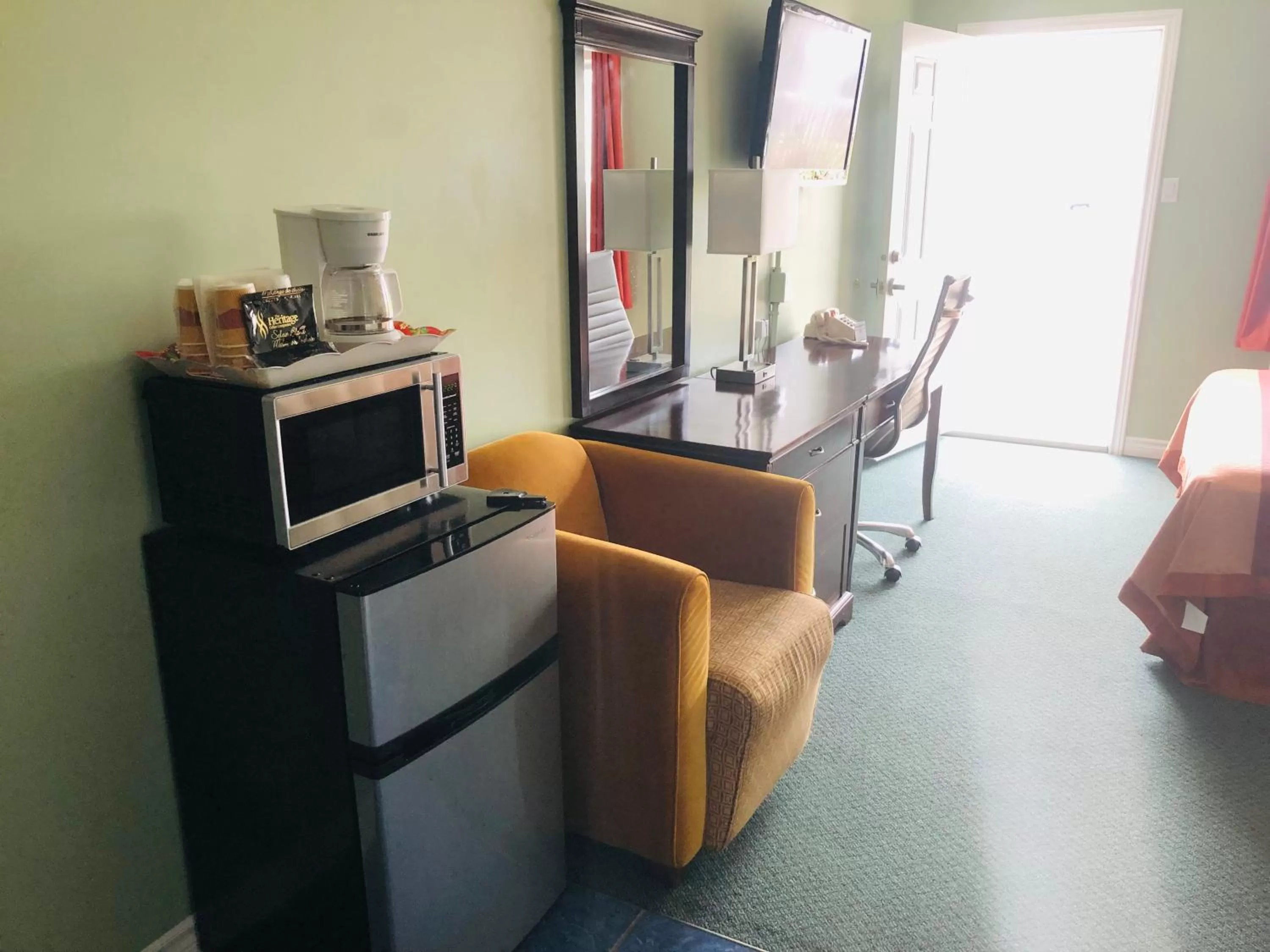 Perth Plaza Inn & Suites