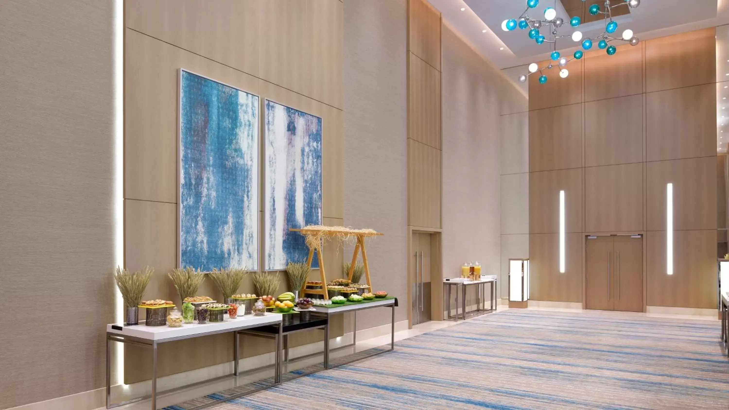 Lobby or reception, Food in Holiday Inn & Suites - Dubai Festival City Mall, an IHG Hotel