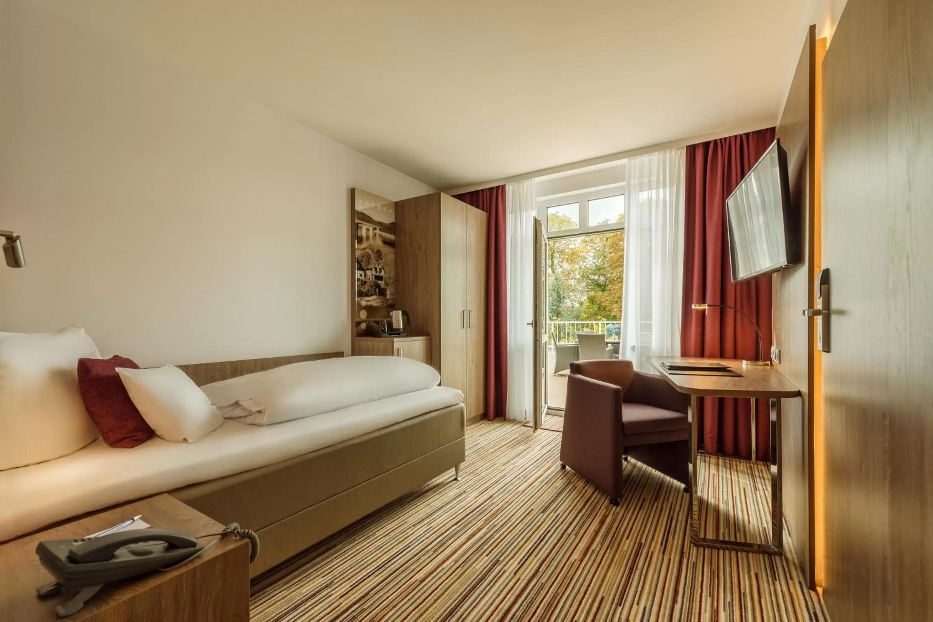 Photo of the whole room, Bed in Best Western Plus Hotel Stadtquartier Haan