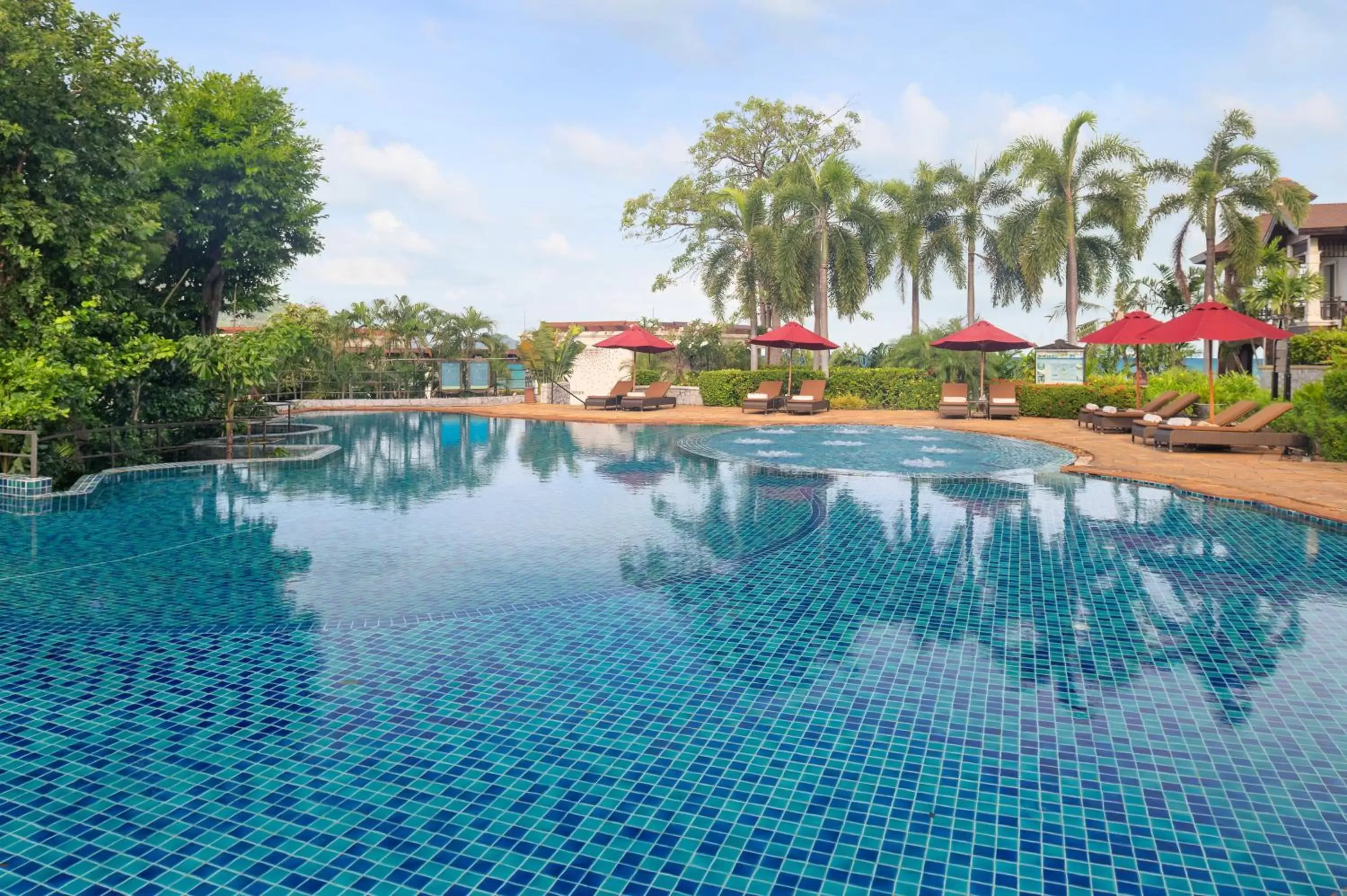 Swimming Pool in InterContinental Pattaya Resort, an IHG Hotel