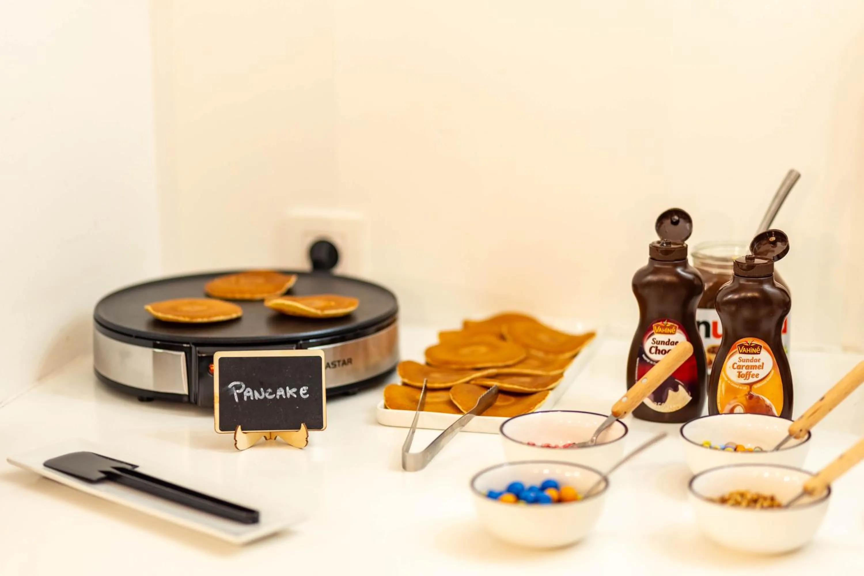 Food in Hôtel La Parizienne - Proche Montparnasse