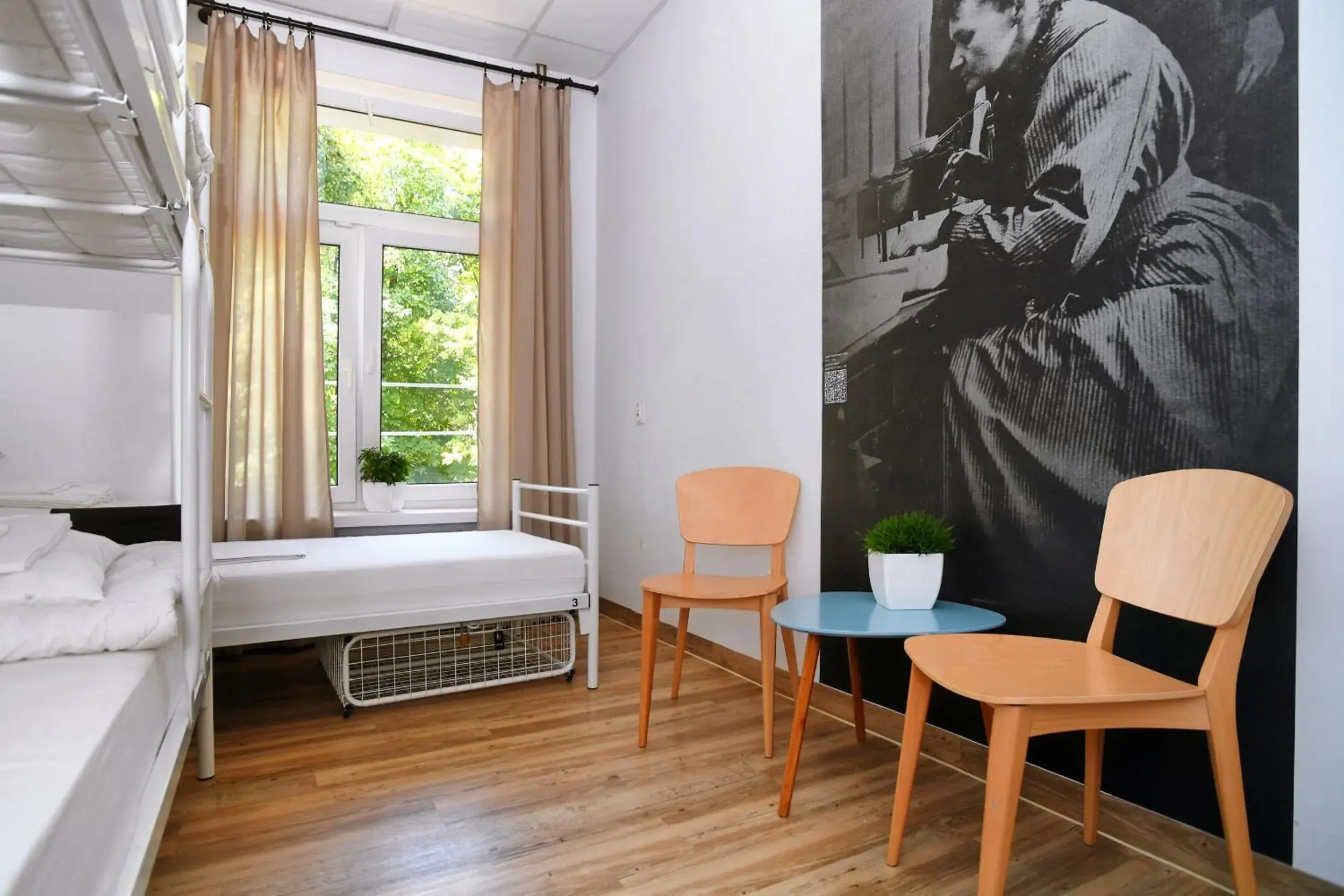 Photo of the whole room, Seating Area in Warsaw Hostel Centrum