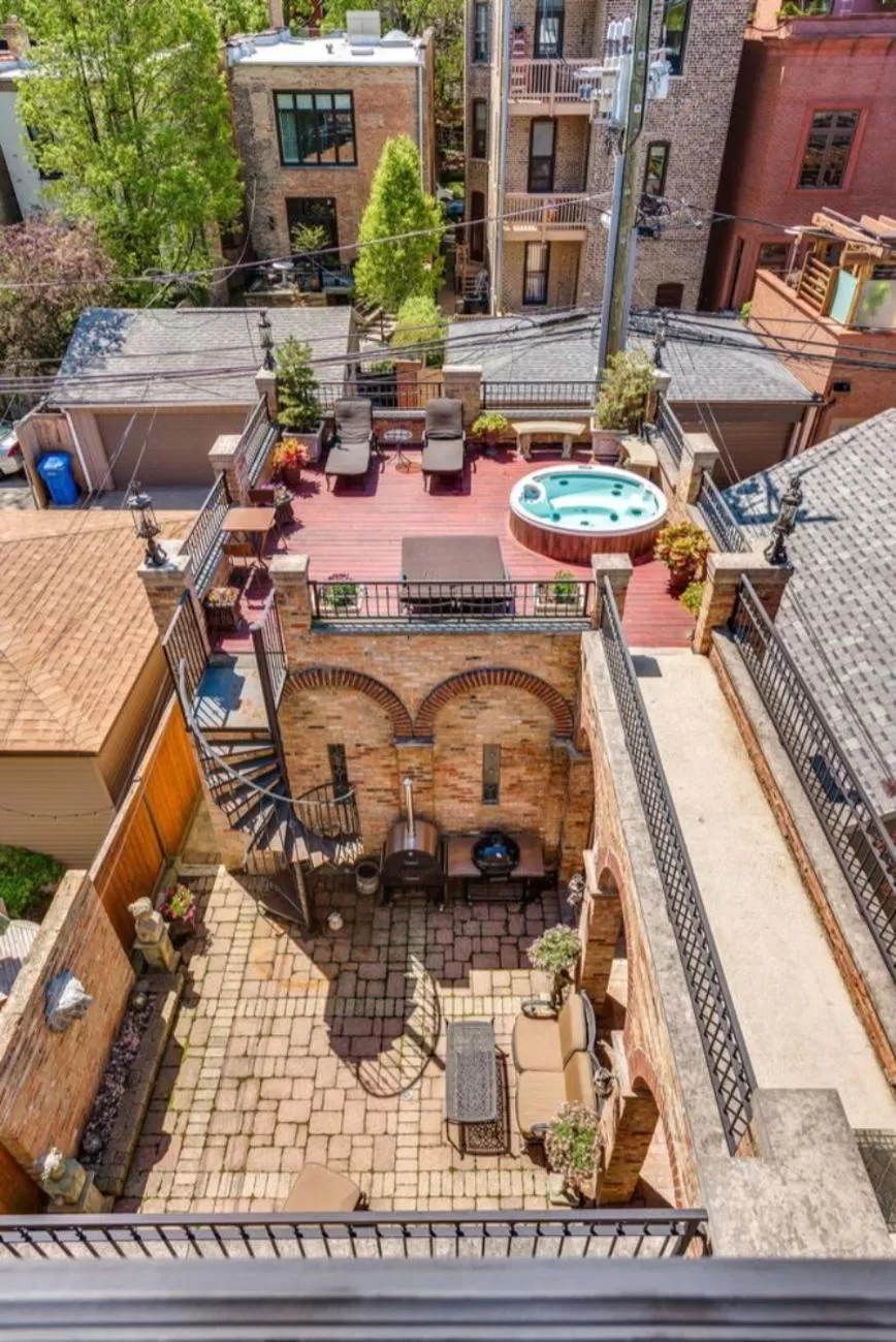 Hot Tub in Villa D' Citta