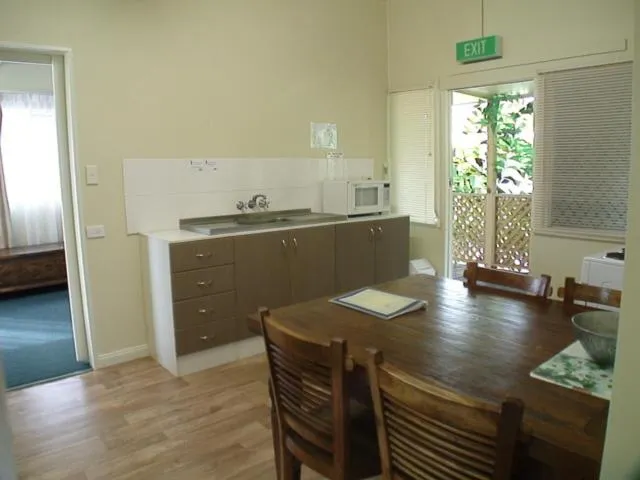 Family One-Bedroom Apartment in Coconut Palms On The Bay