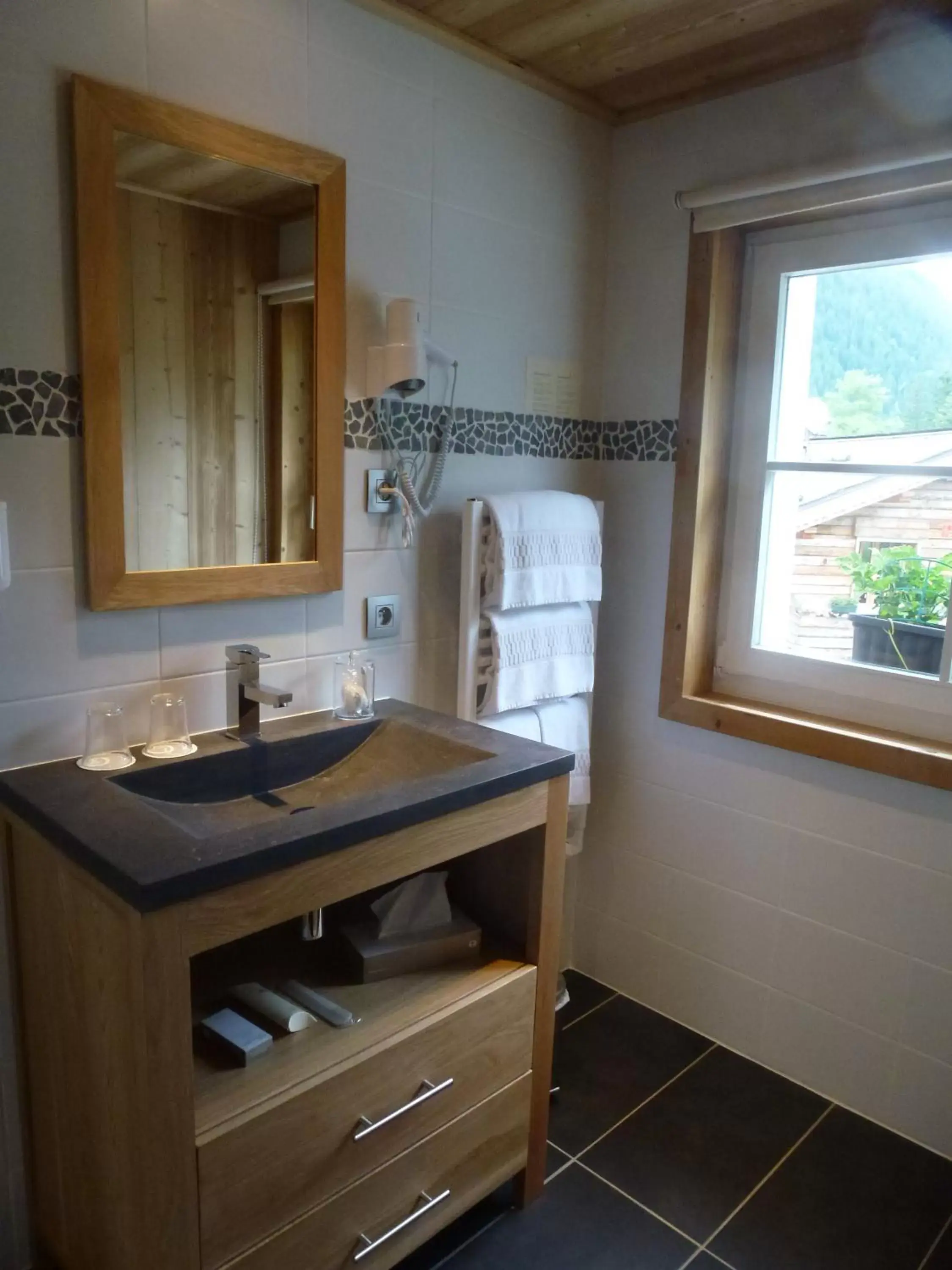 Bathroom in Hôtel Le Labrador