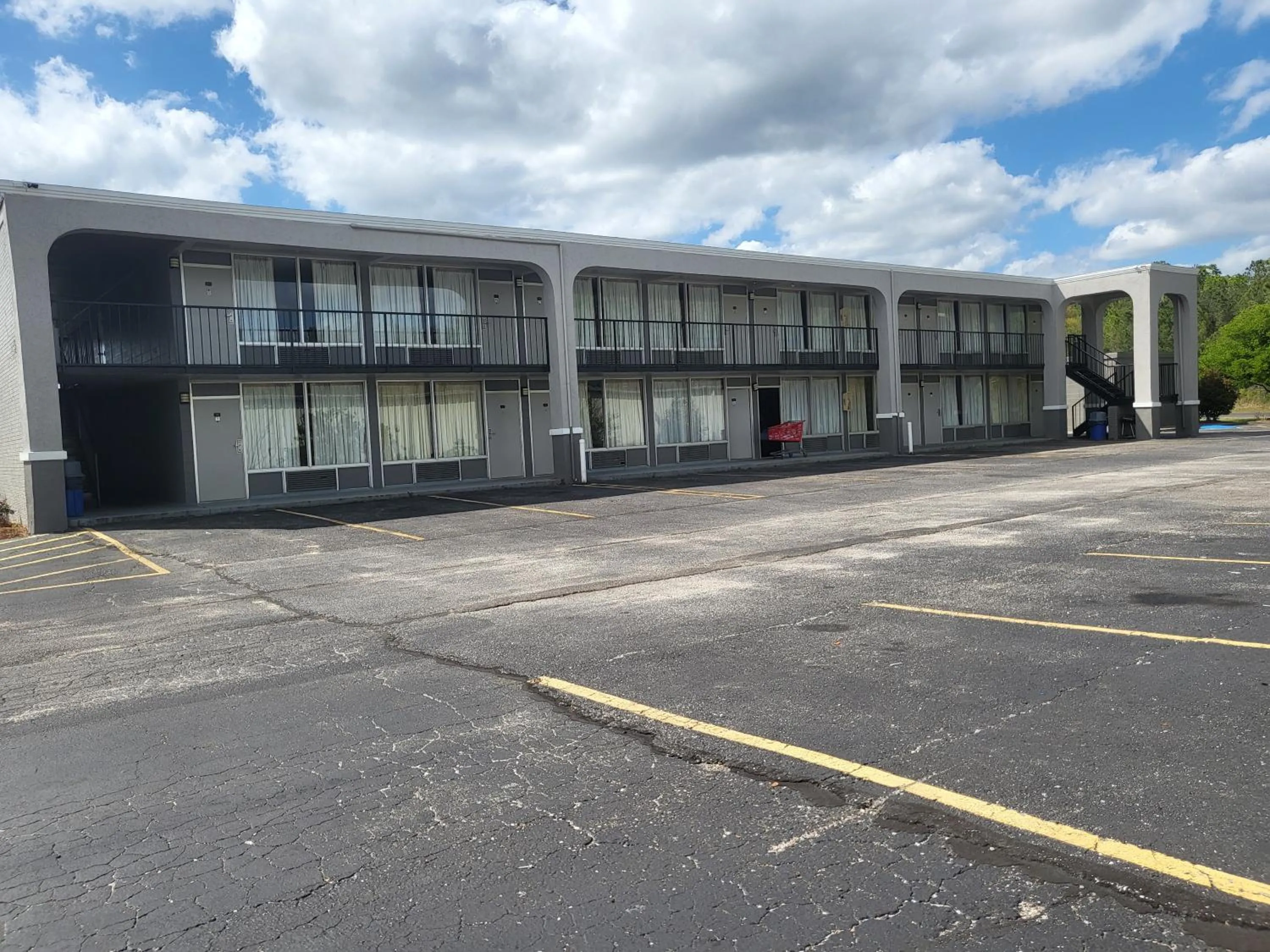 Property building in Econolodge