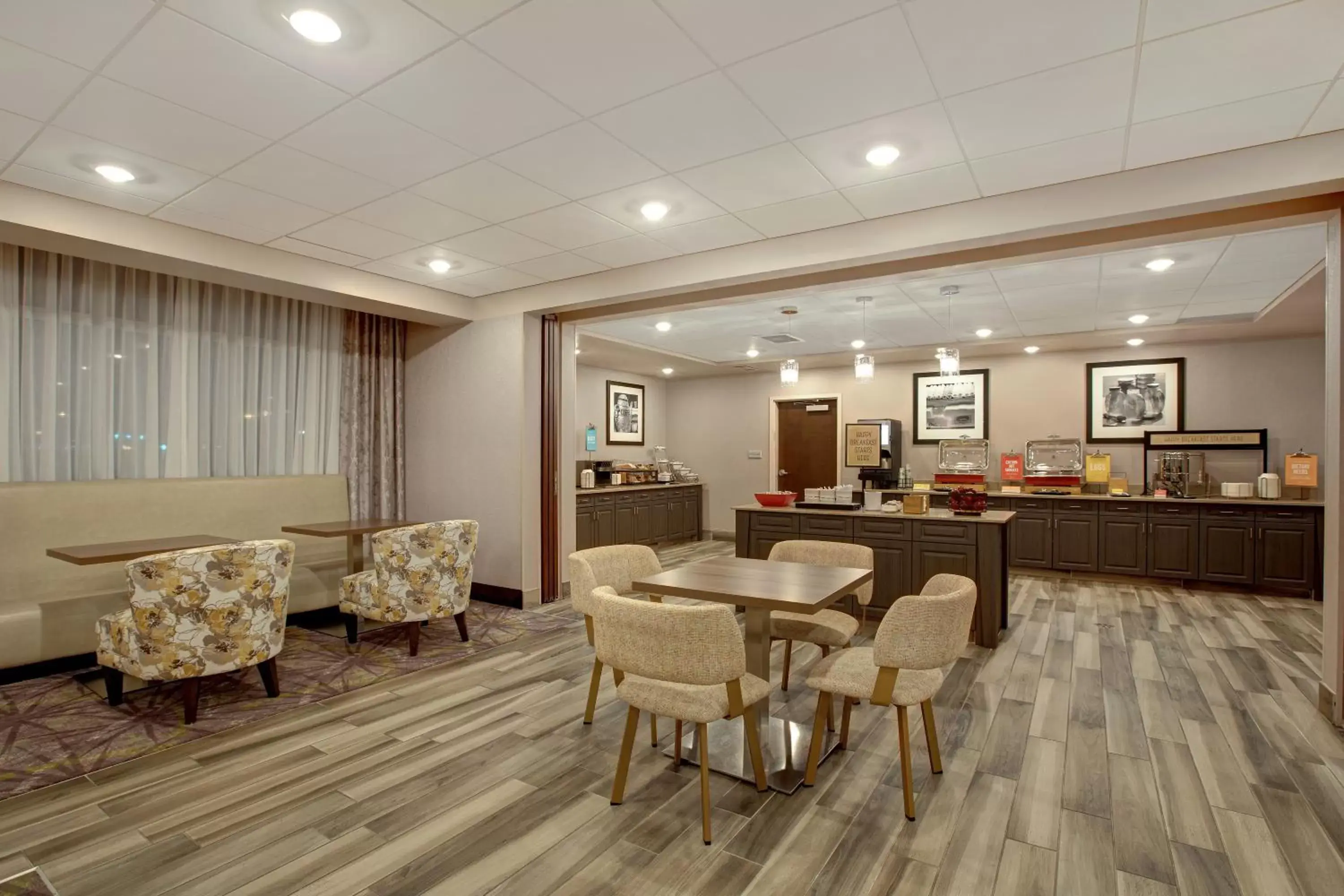 Breakfast, Restaurant/Places to Eat in The Landing Hotel & Conference Centre Breakfast, Restaurant/Places to Eat in The Landing Hotel & Conference Centre