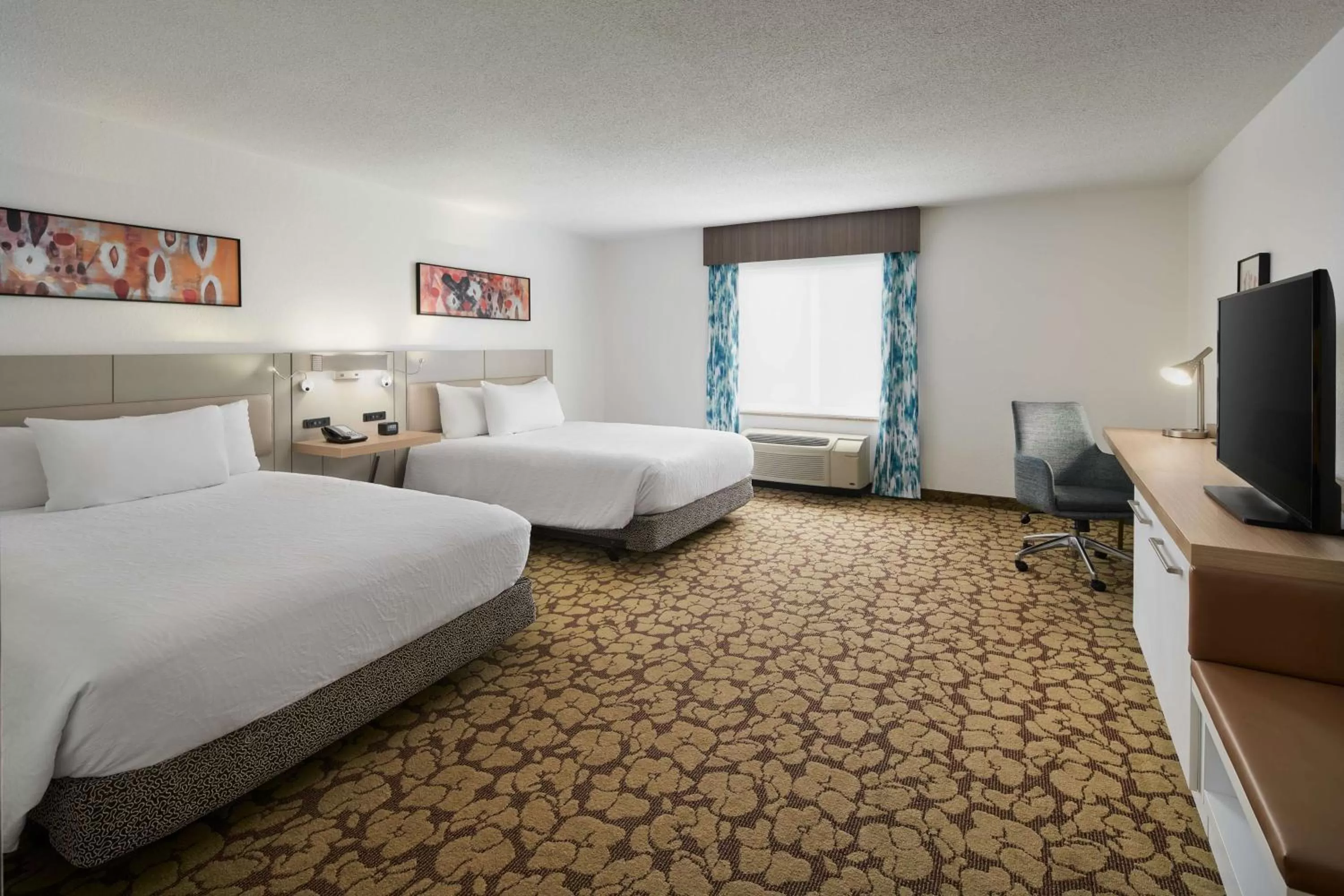 Queen Room with Two Queen Beds Hearing Accessible in Hilton Garden Inn Columbus