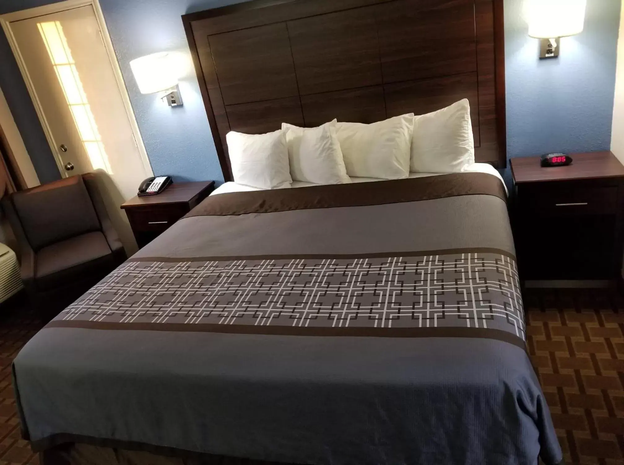 Bedroom, Bed in SureStay Hotel by Best Western Terrell