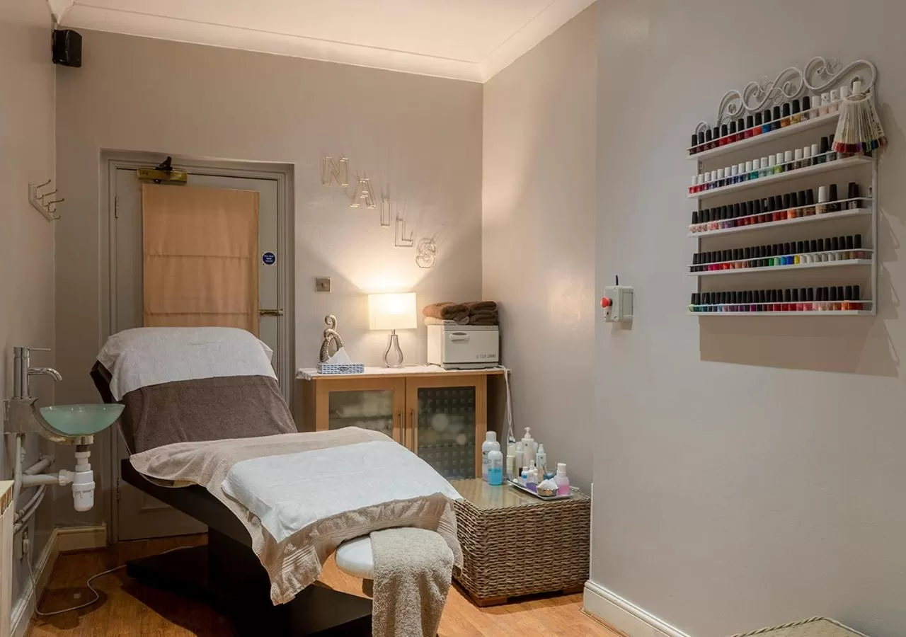 Massage in Hogs Back Hotel & Spa Nr Farnham