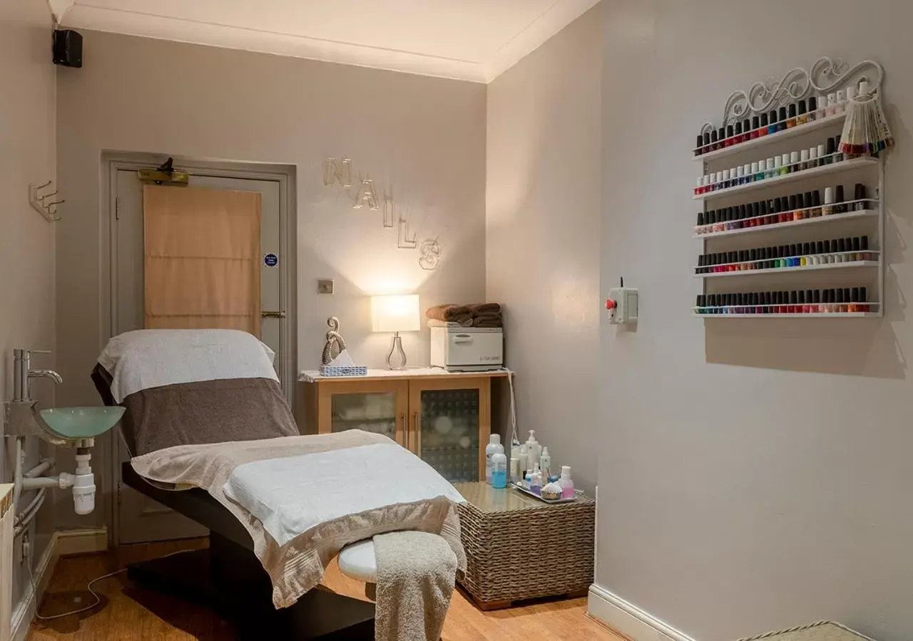 Spa and wellness centre/facilities, Bed in Hogs Back Hotel & Spa