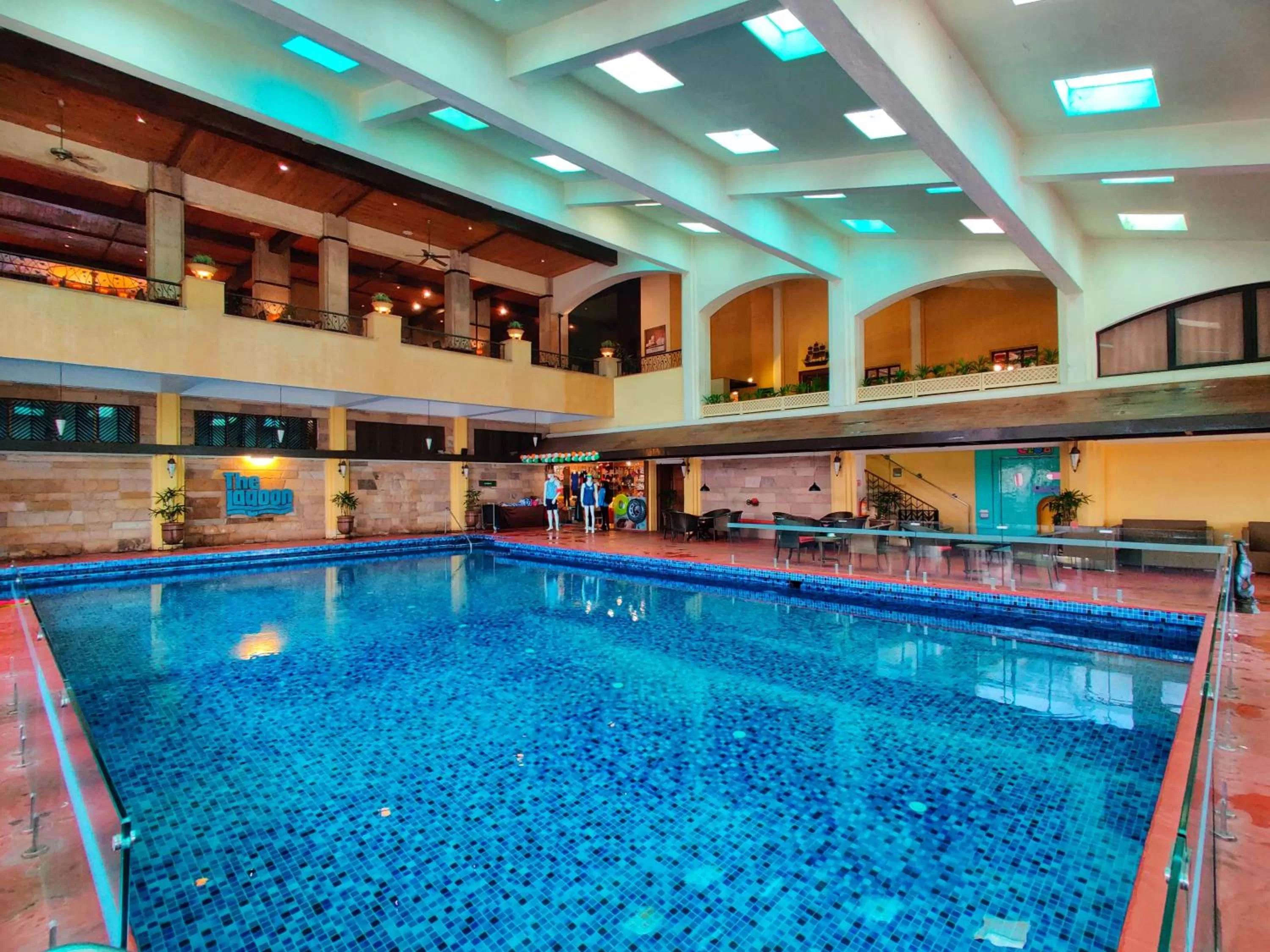 Swimming pool in Fariyas Resort Lonavala