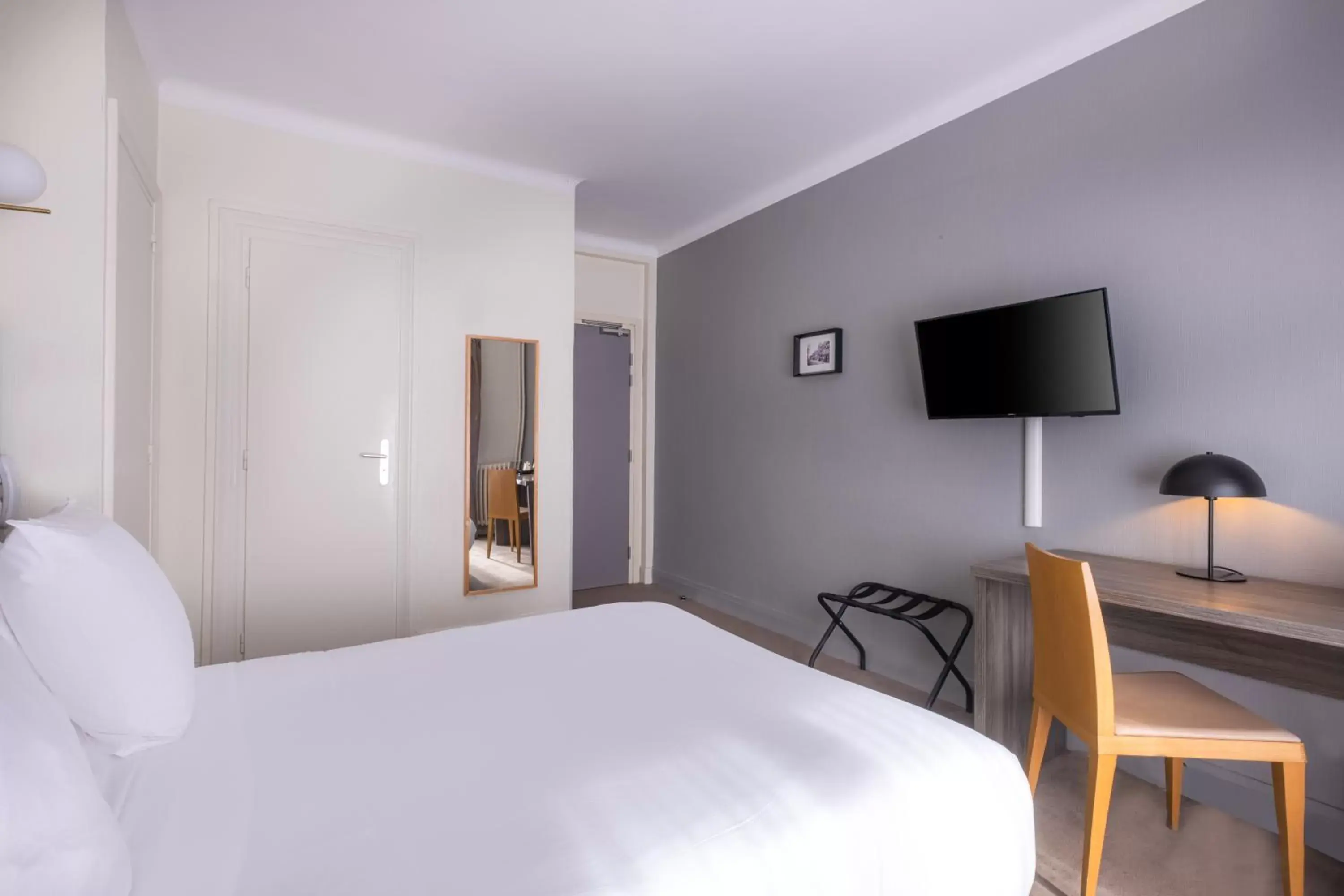 Photo of the whole room, Bed in Sure Hotel By Best Western Lorient Centre