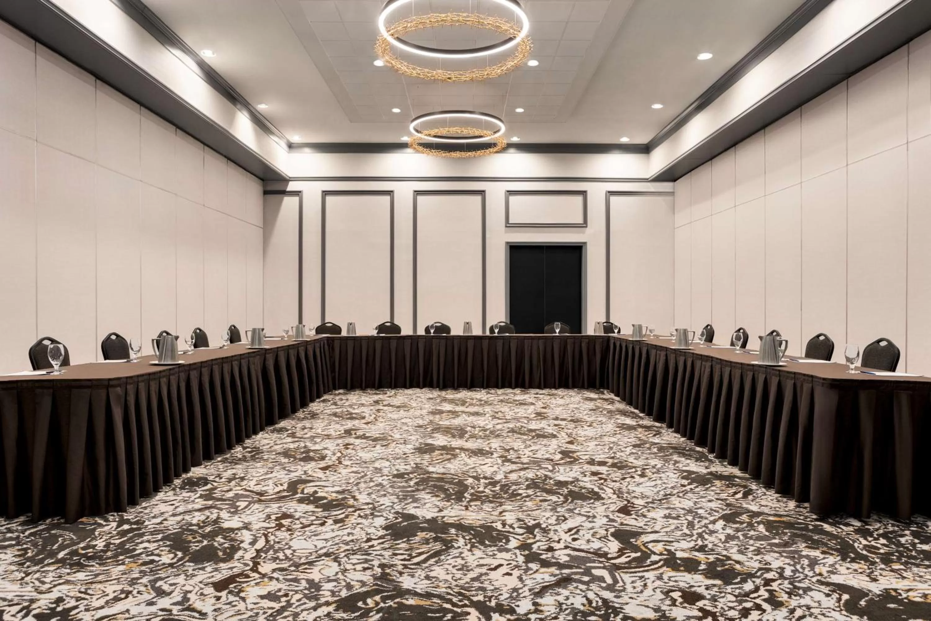 Meeting/conference room in Doubletree By Hilton Pointe Claire Montreal Airport West