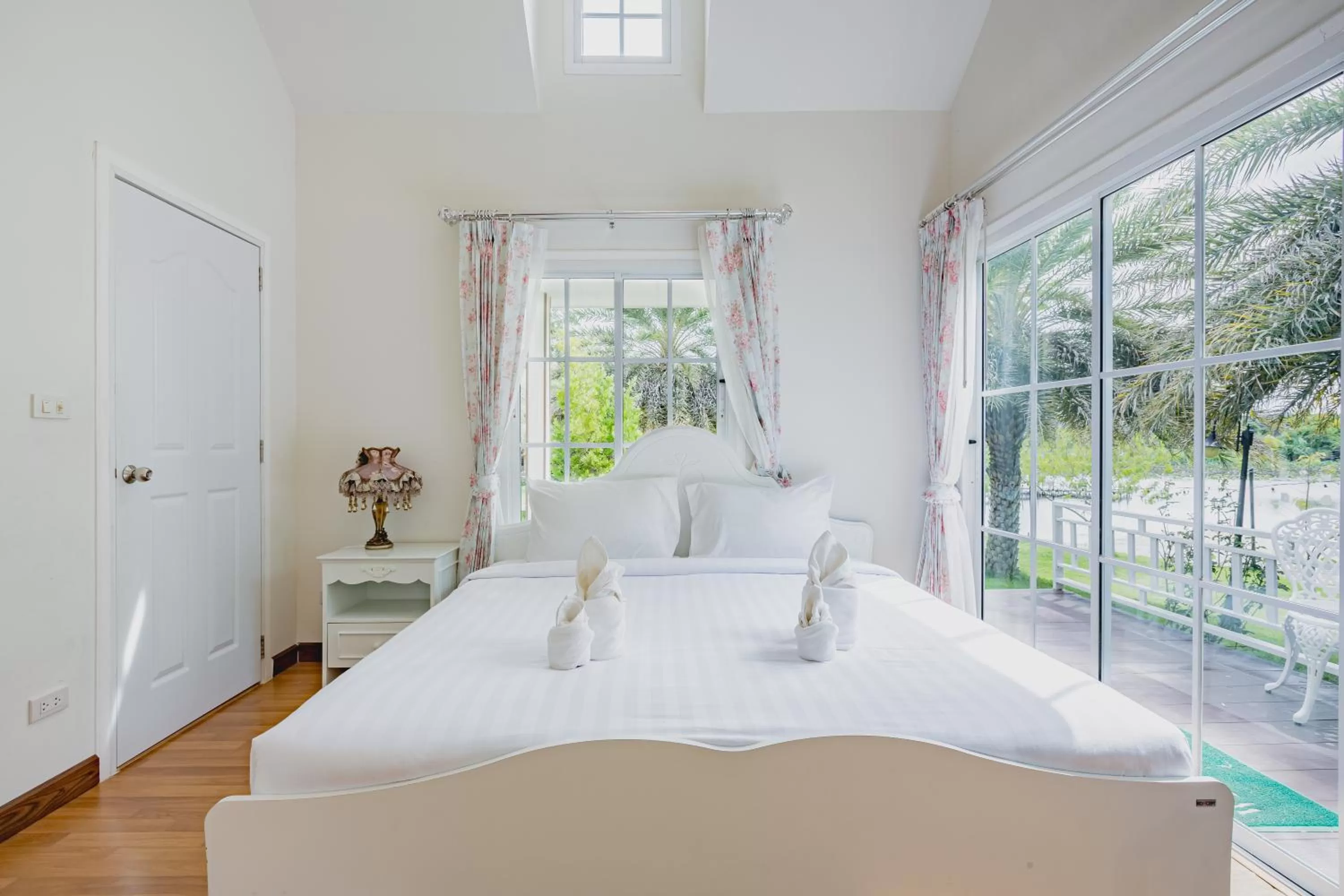 Bed in Sakarin Valley Resort