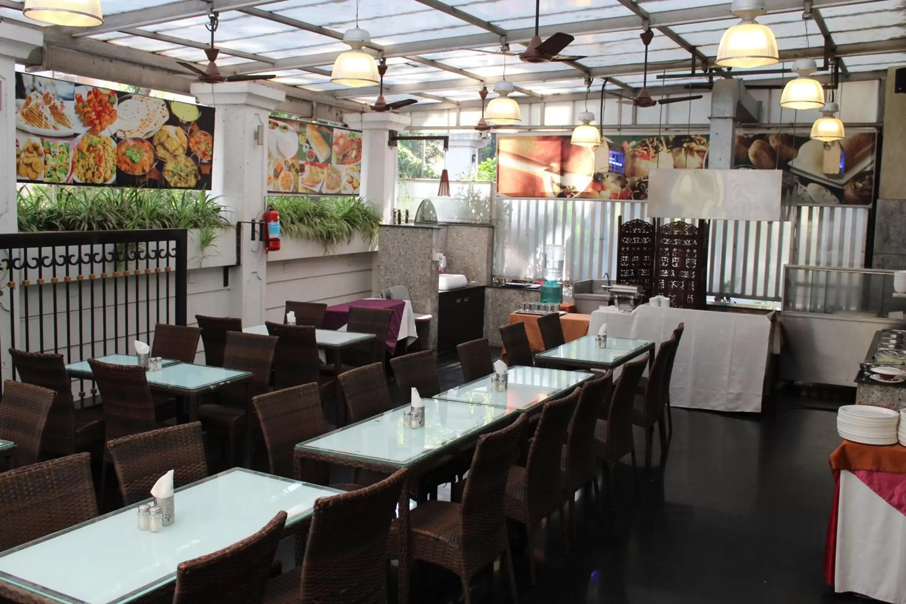Restaurant/Places to Eat in Hotel Park View, Mumbai
