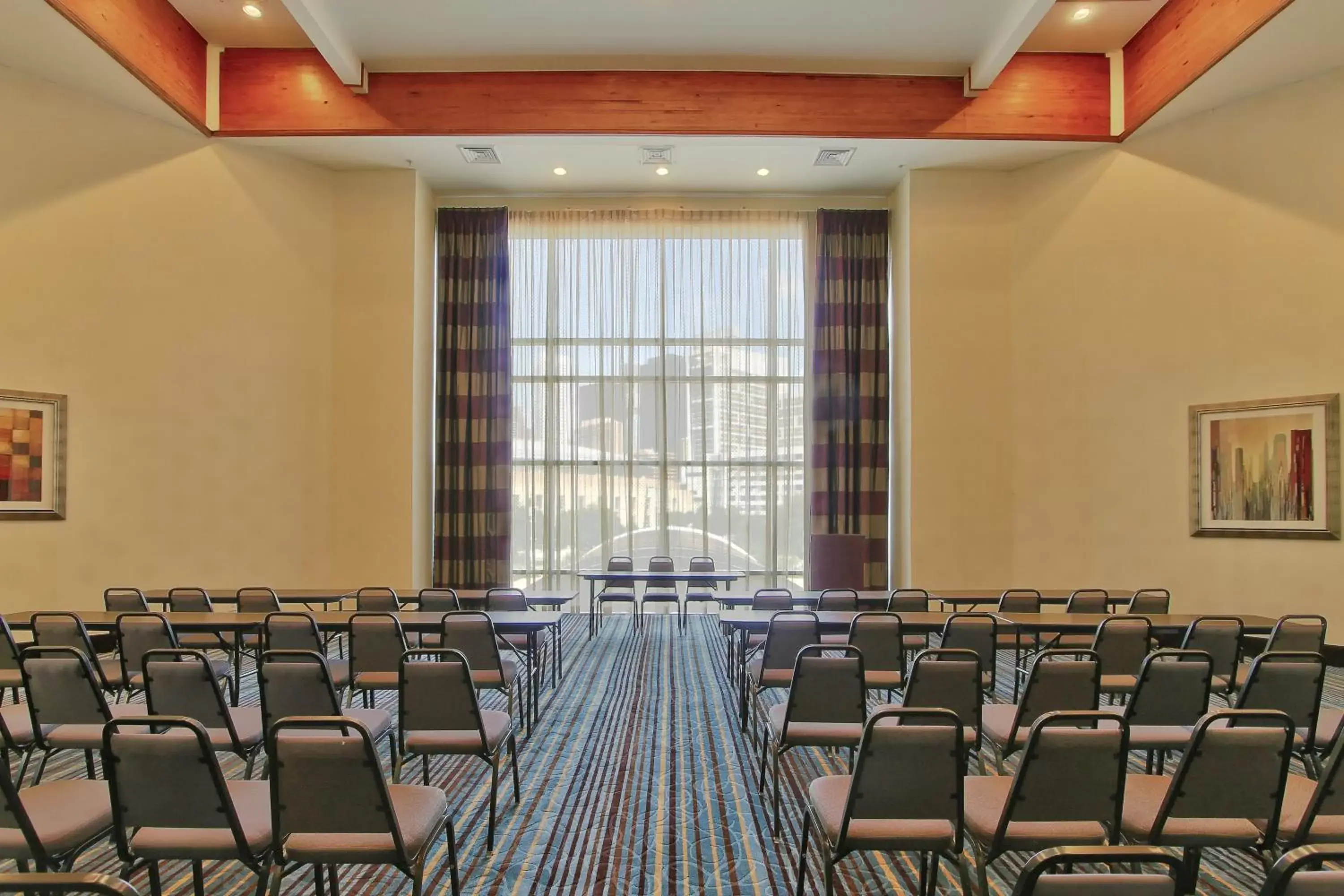 Meeting/conference room in Holiday Inn Express Hotel & Suites Houston-Downtown Convention Center, an IHG Hotel