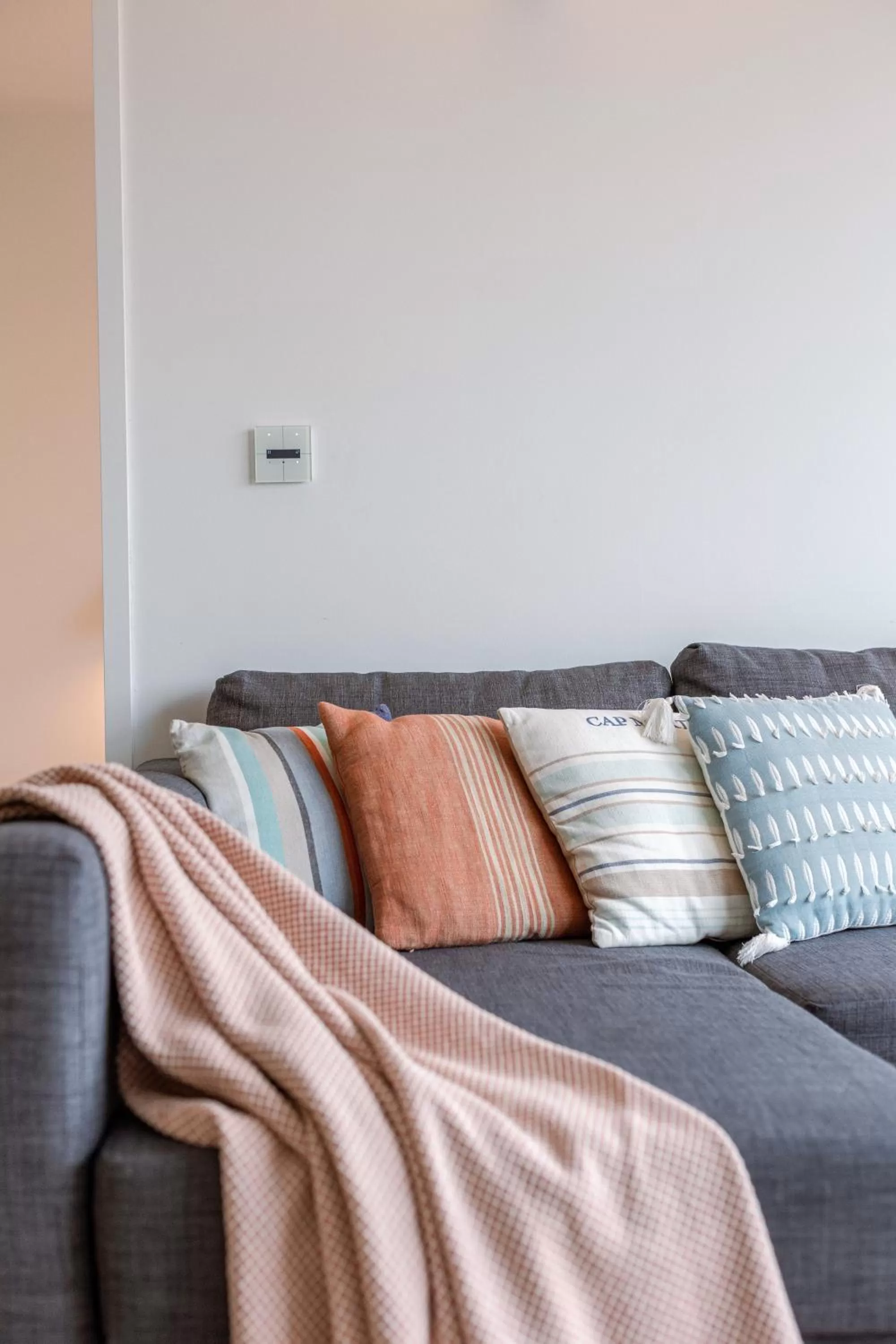 Seating area, Bed in Whaaw Westende-bad