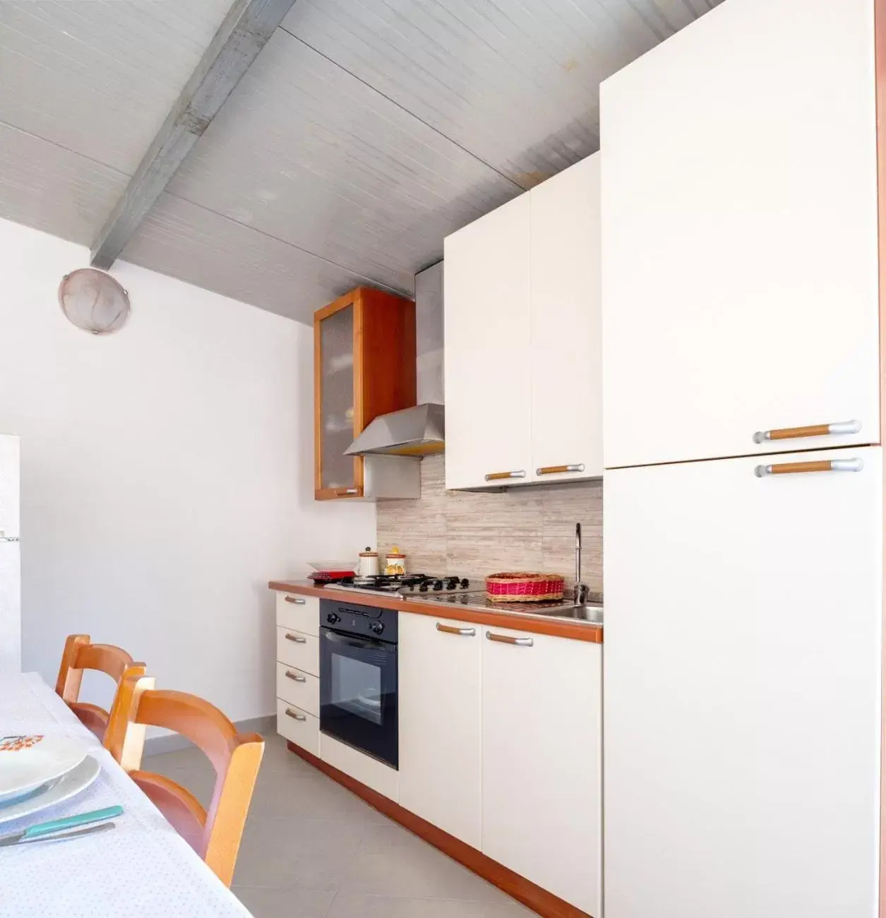 Kitchen or kitchenette, Kitchen/Kitchenette in A casa tua Affitti brevi