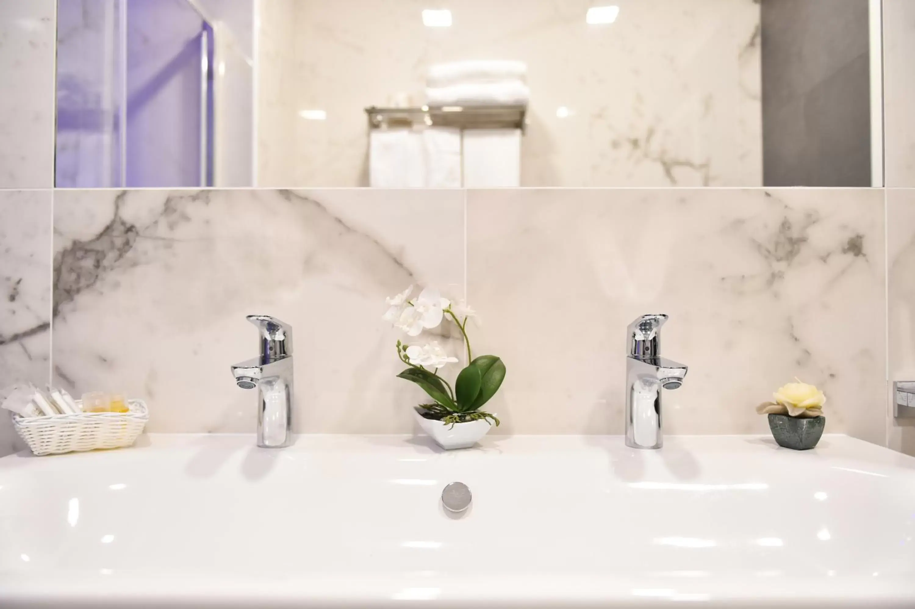 Bathroom in Pompei Inn Ruins B&B Luxury Suite