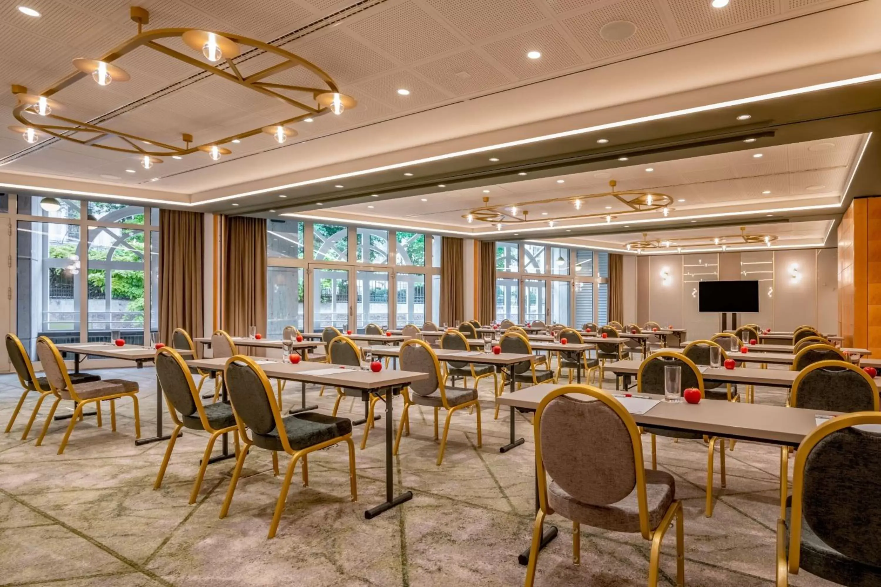 Meeting/conference room, Restaurant/Places to Eat in Vienna Marriott Hotel