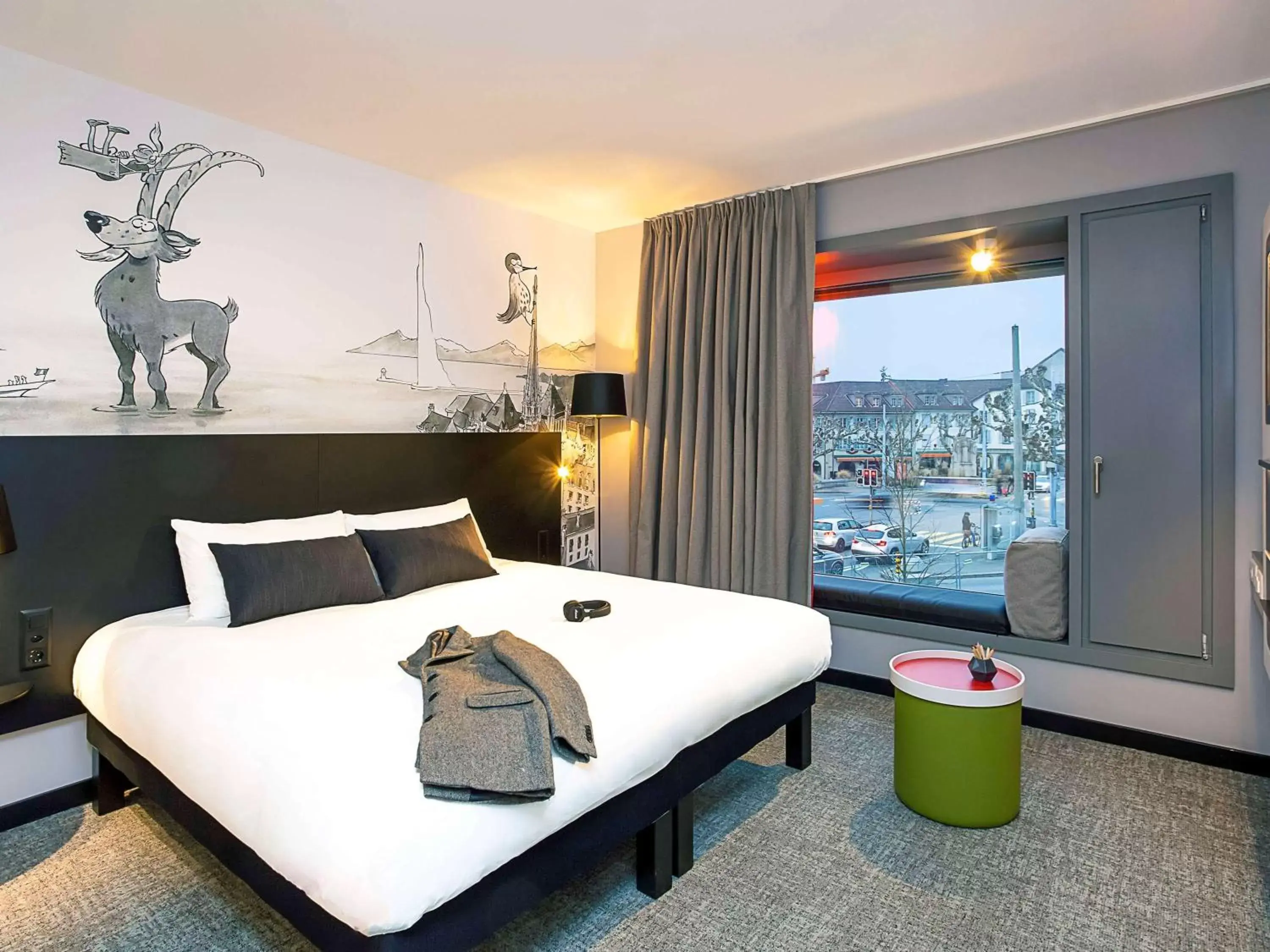 Photo of the whole room in ibis Styles Genève Carouge