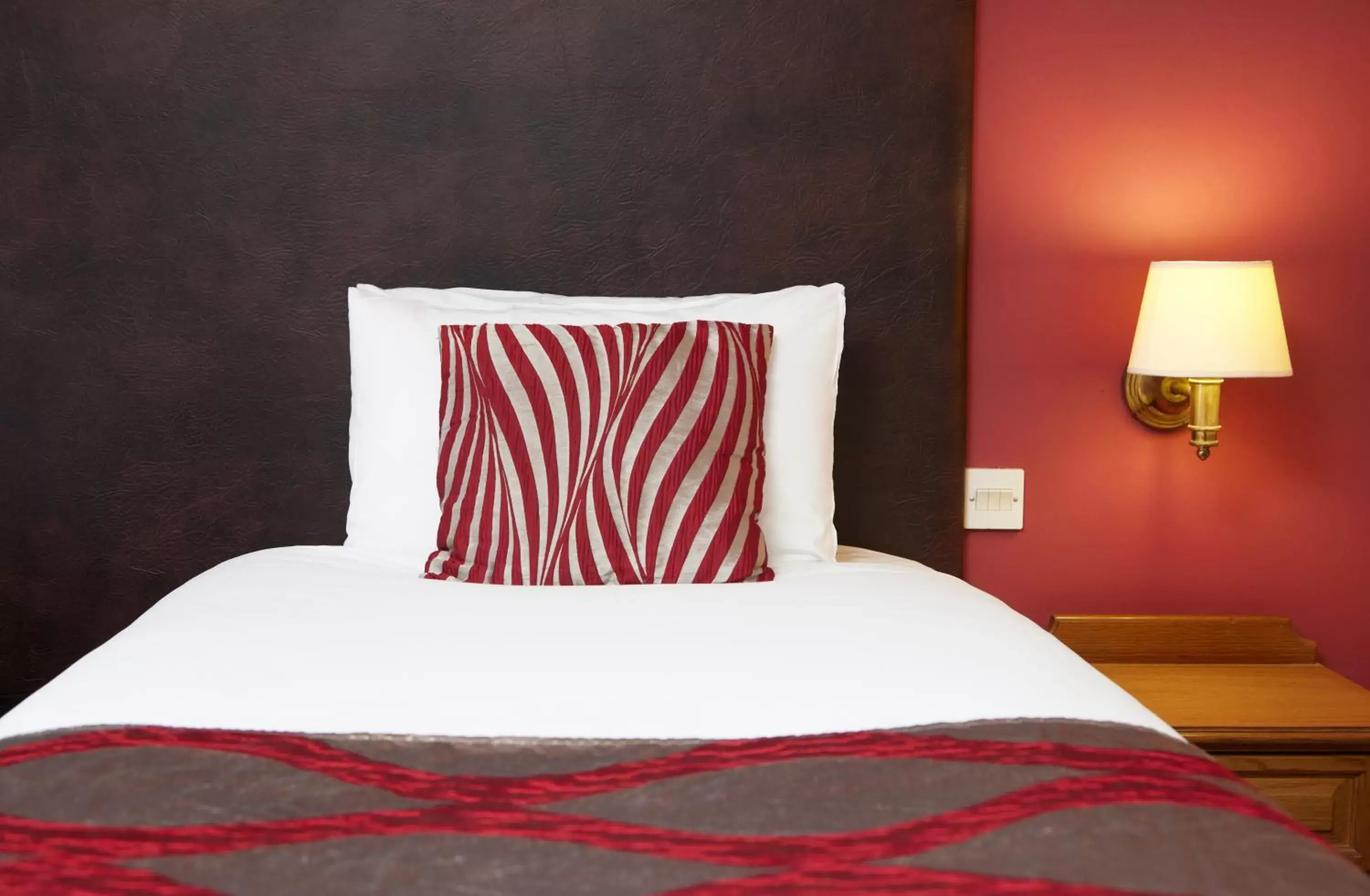 Bed in Fieldhead Hotel by Greene King Inns