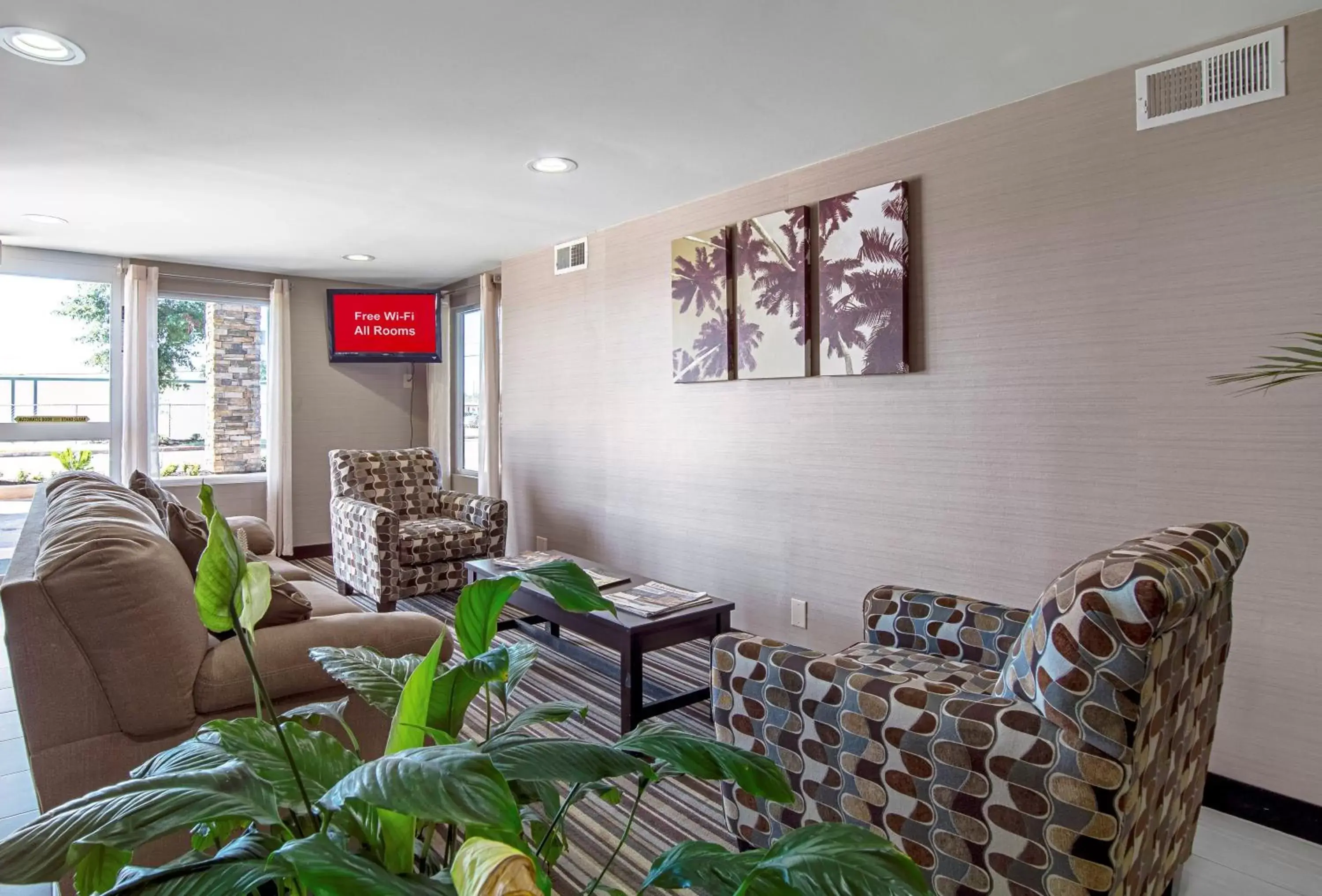 Lobby or reception, Lounge/Bar in Red Roof Inn & Suites Greenwood, SC