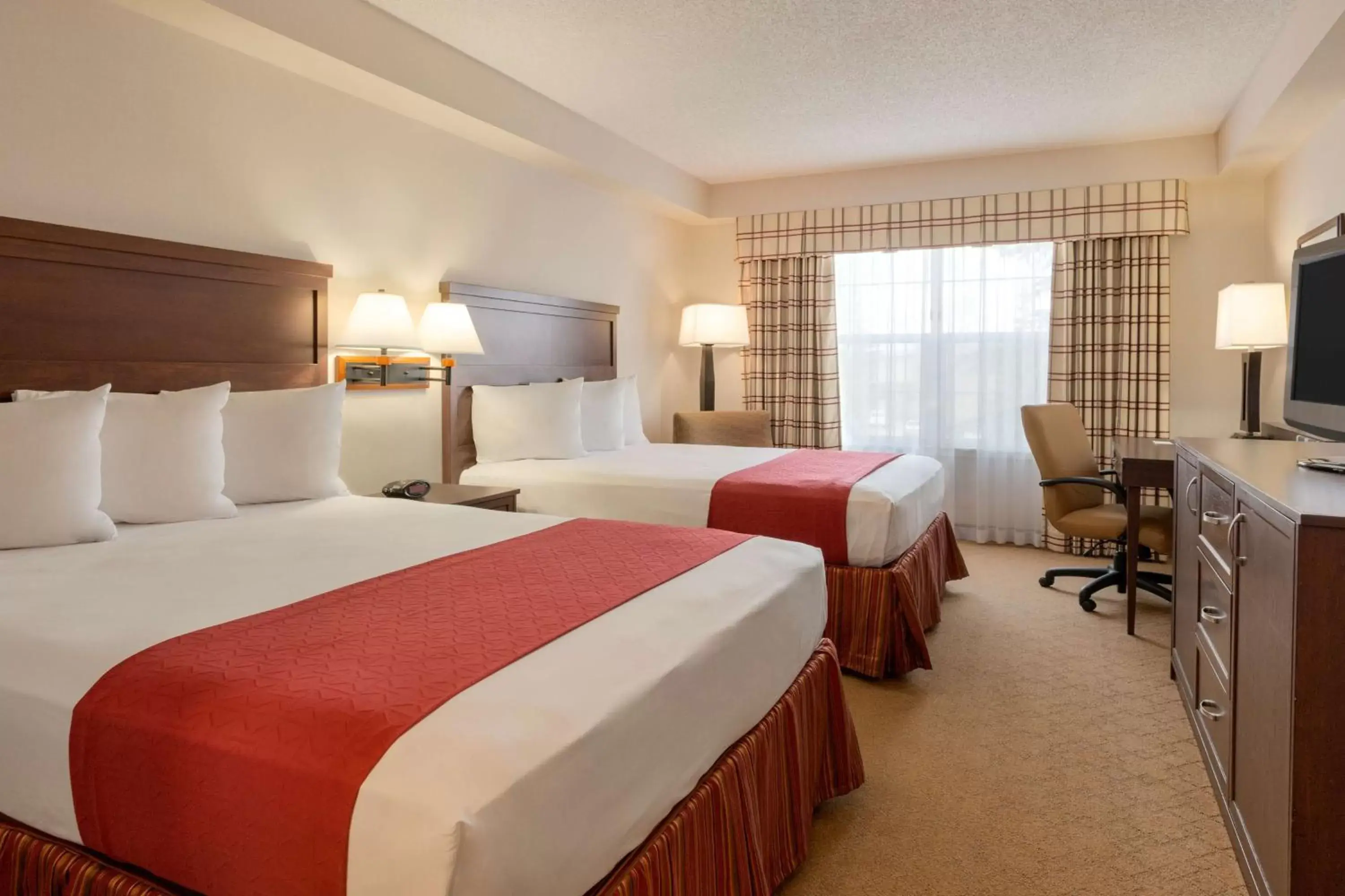 Photo of the whole room, Bed in Country Inn & Suites by Radisson, Calgary-Northeast