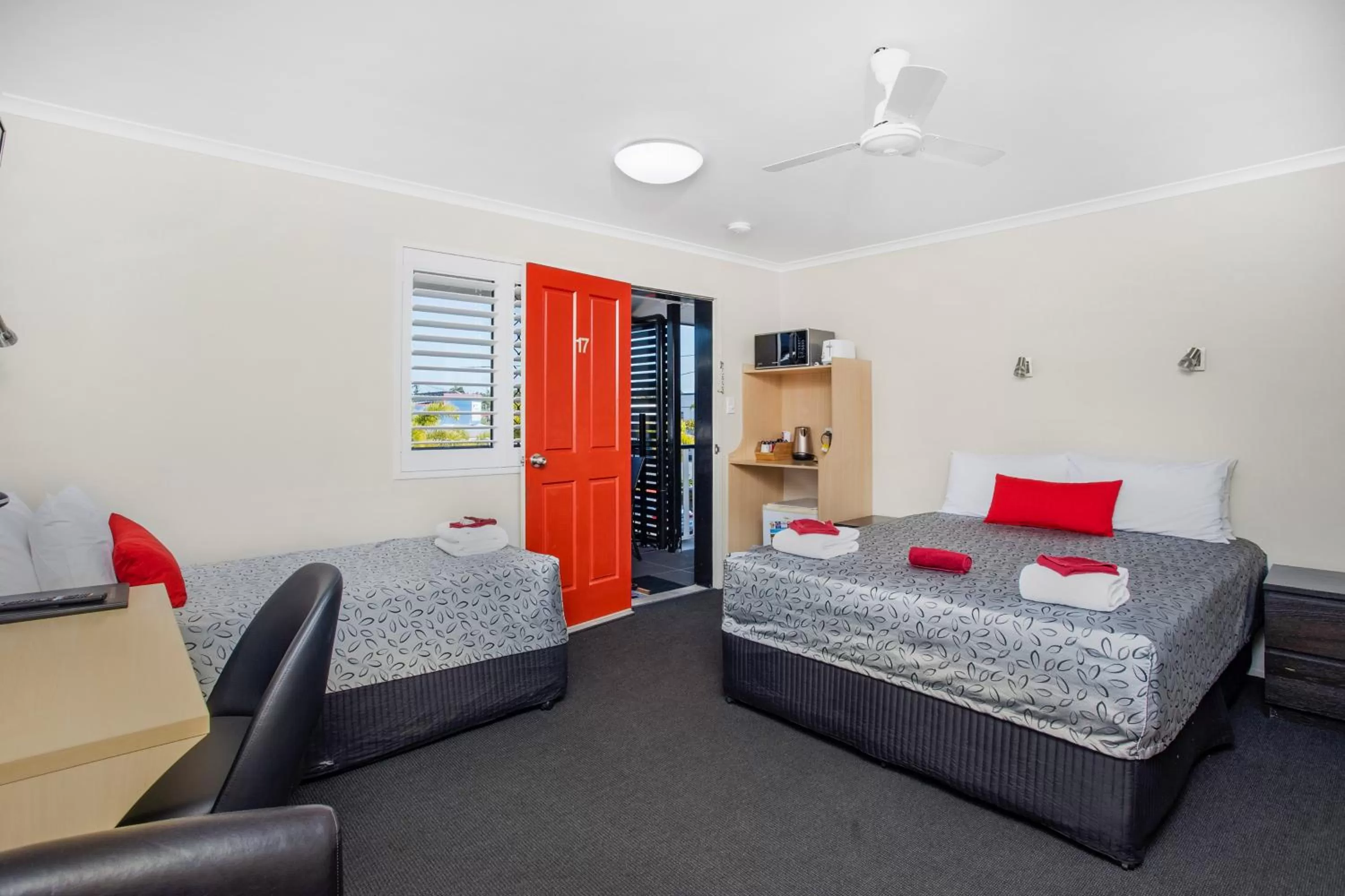 Photo of the whole room, Bed in Citywalk Motor Inn