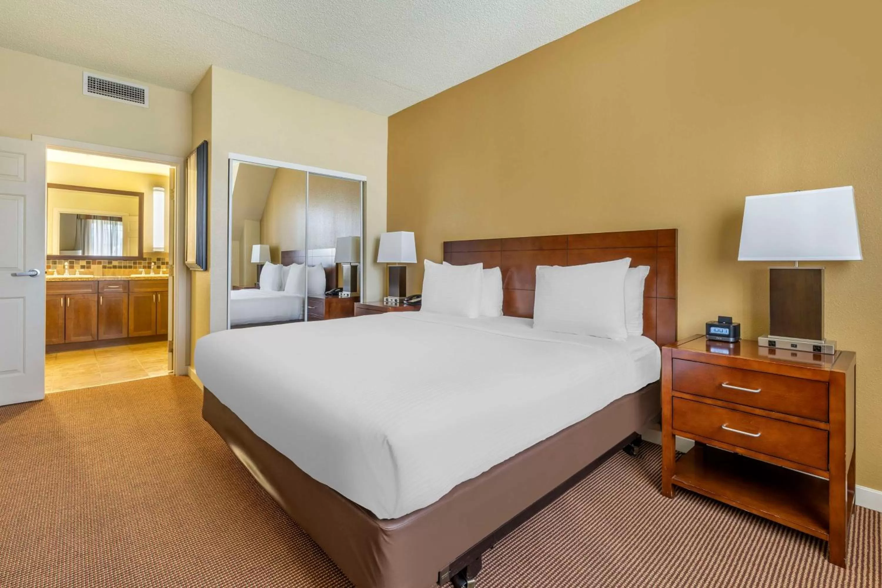 1 BEDROOM 1 KING ACCESSIBLE HEARING W/ BATHTUB in Hilton Vacation Club Lake Tahoe Resort