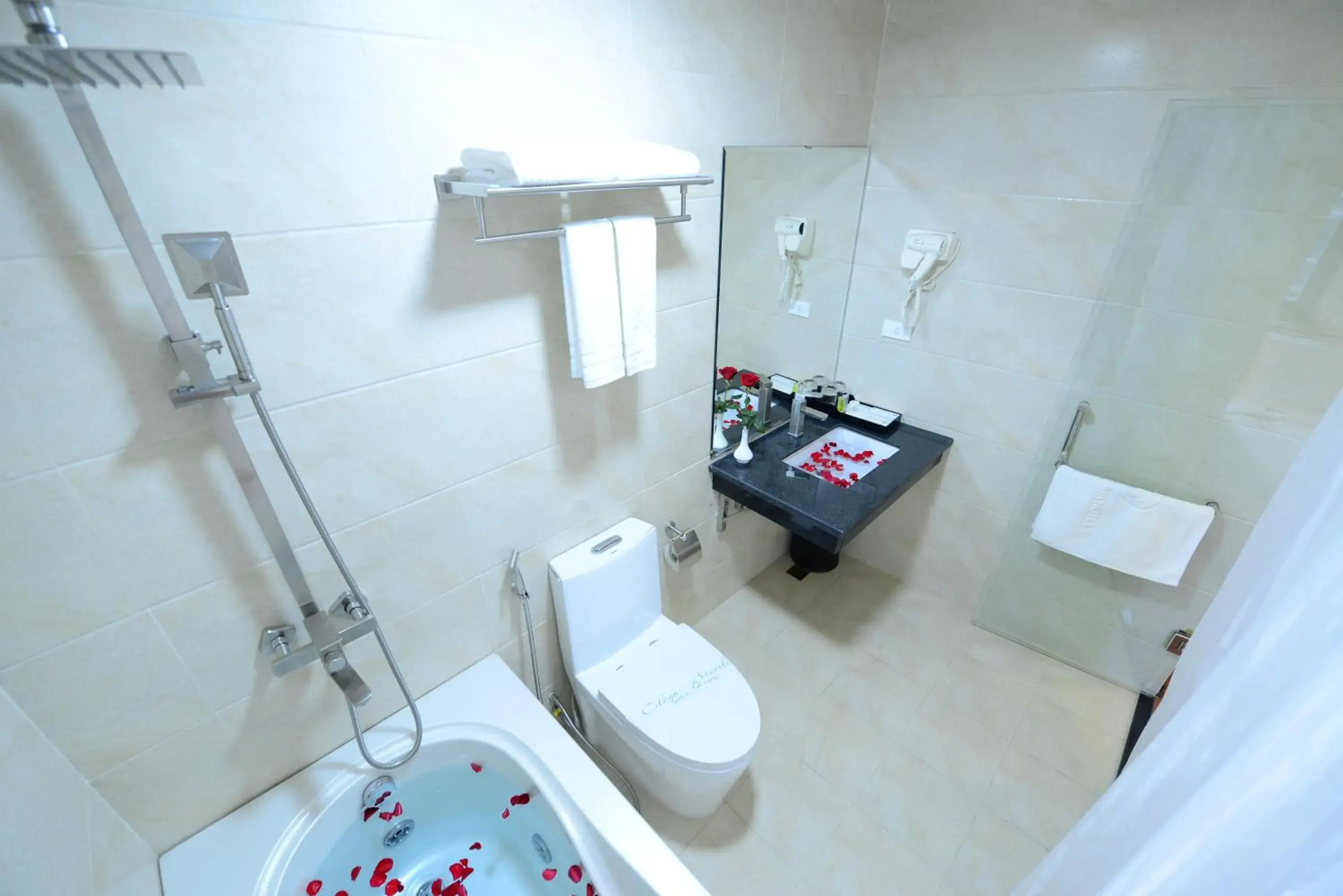 Bathroom in Blue Hanoi Inn Luxury Hotel and Spa