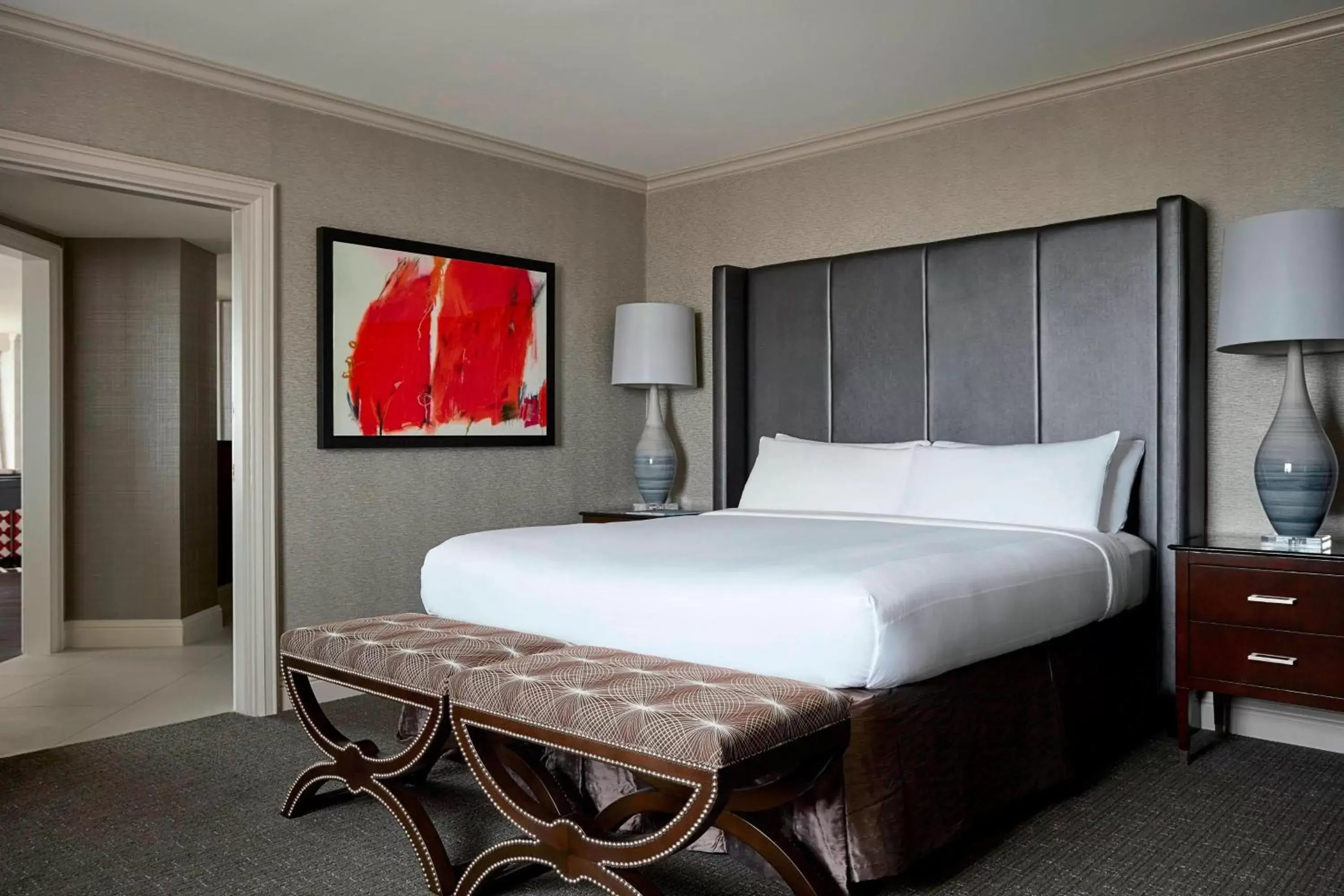 Bedroom, Bed in Crystal Gateway Marriott