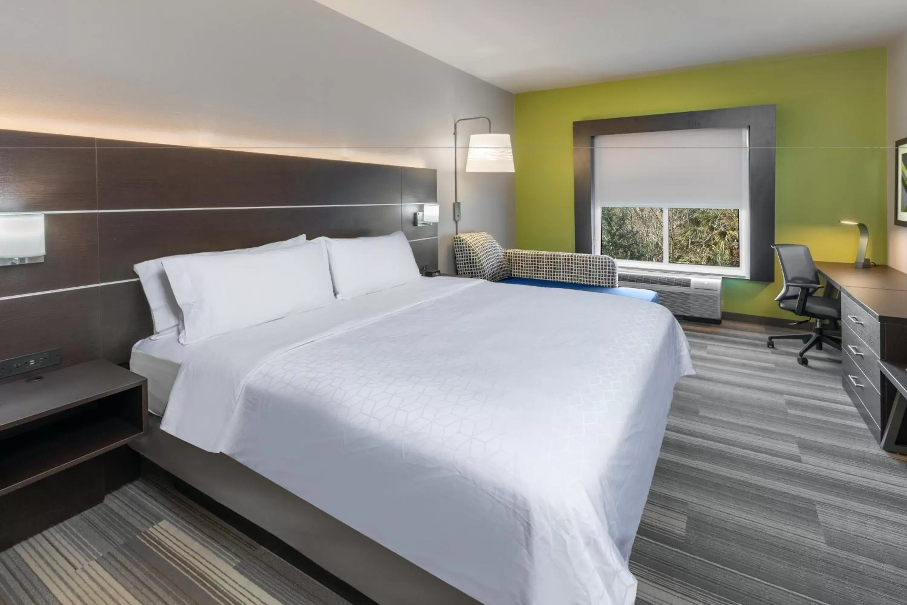 Photo of the whole room, Bed in Holiday Inn Express Hotel & Suites Picayune by IHG Photo of the whole room, Bed in Holiday Inn Express Hotel & Suites Picayune by IHG