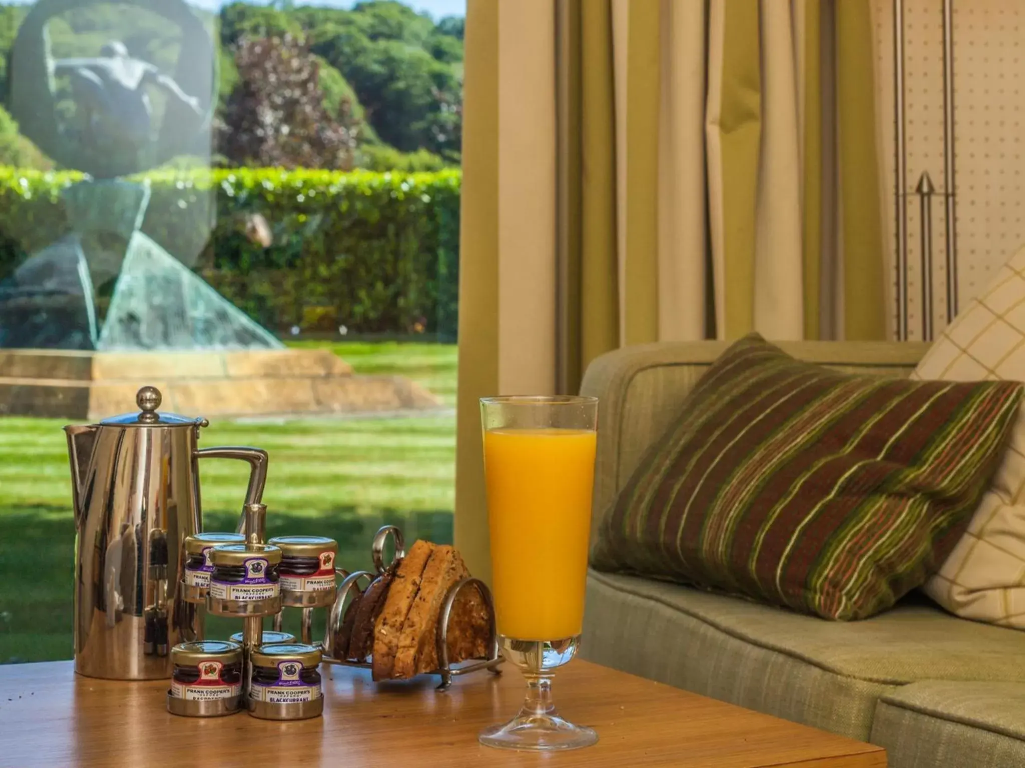Coffee/tea facilities in Donnington Valley Hotel, Golf & Spa