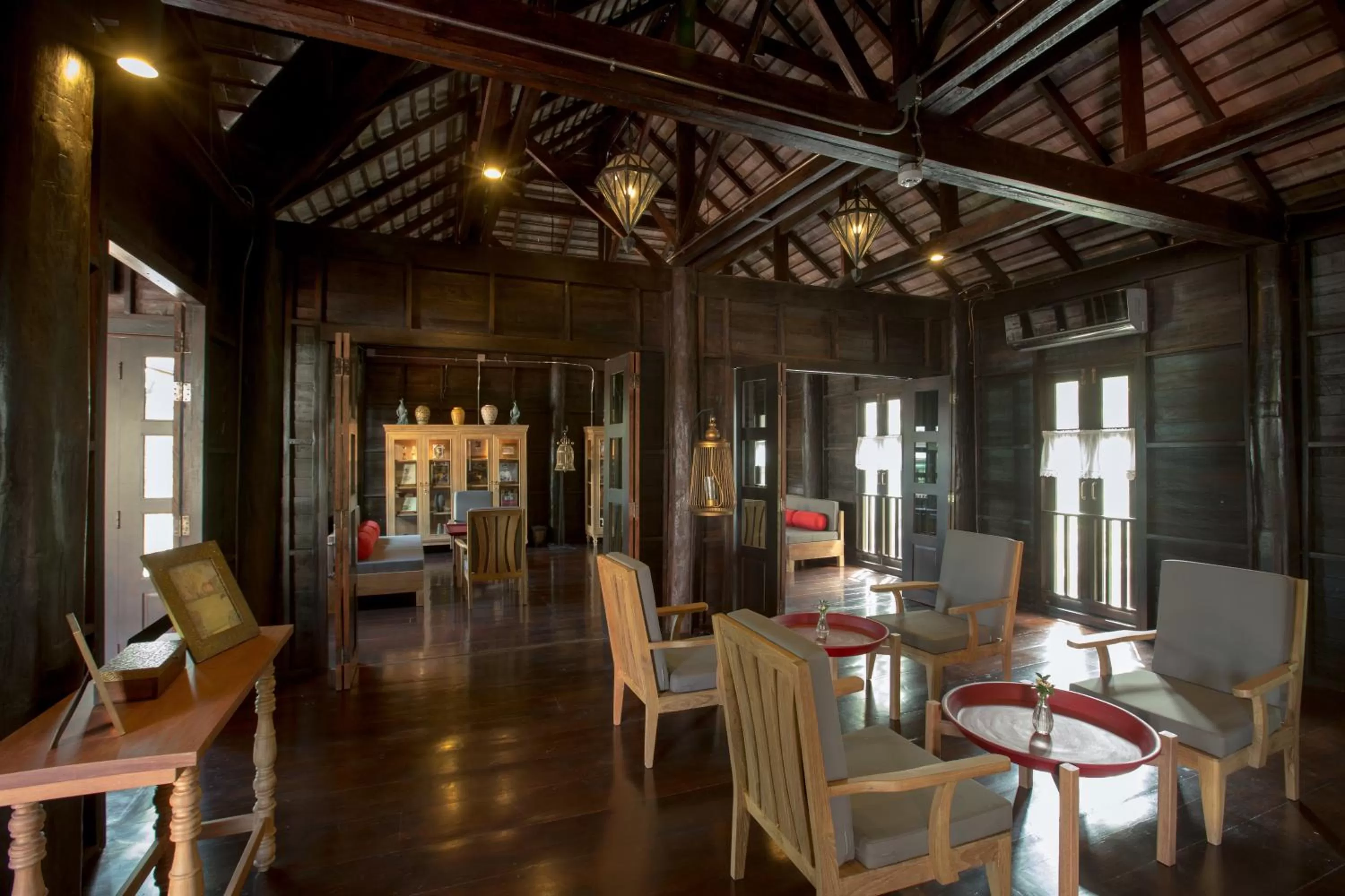 Restaurant/places to eat in Na Nirand Romantic Boutique Resort