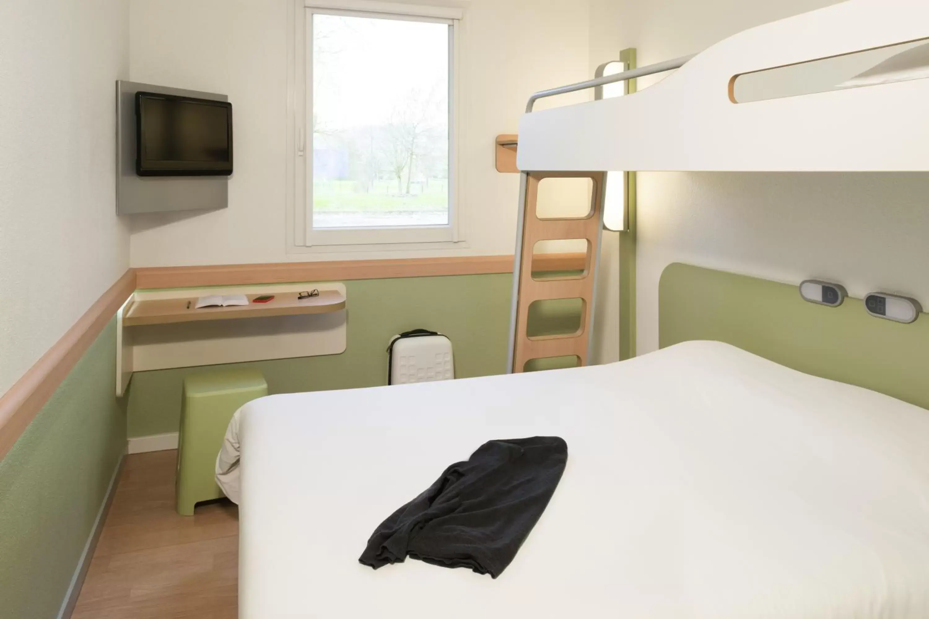 Bed, Bunk Bed in Ibis Budget Manosque Cadarache