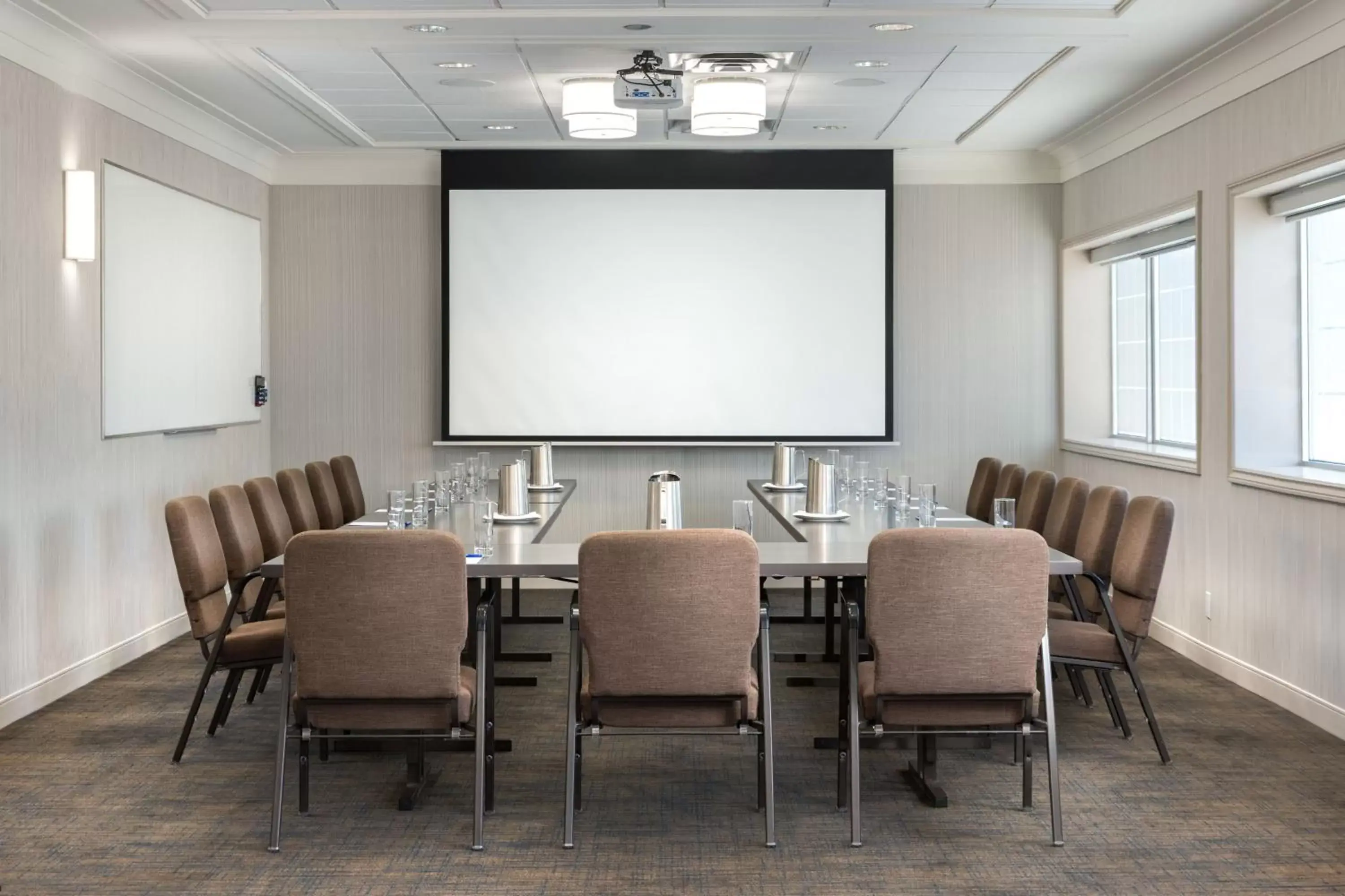 Meeting/conference room in Delta Hotels by Marriott Calgary South