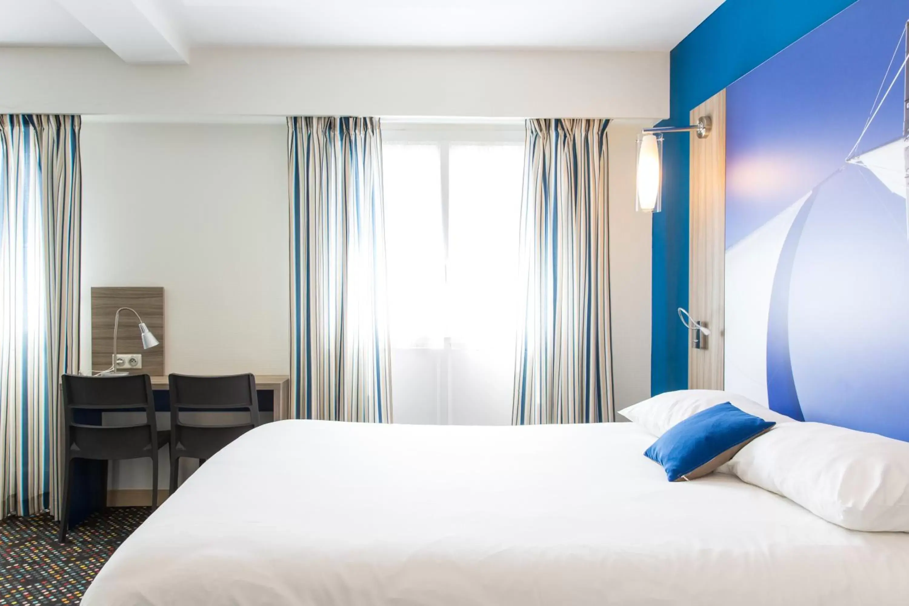 Bedroom, Bed in ibis Styles St Gilles Croix de Vie centre-ville
