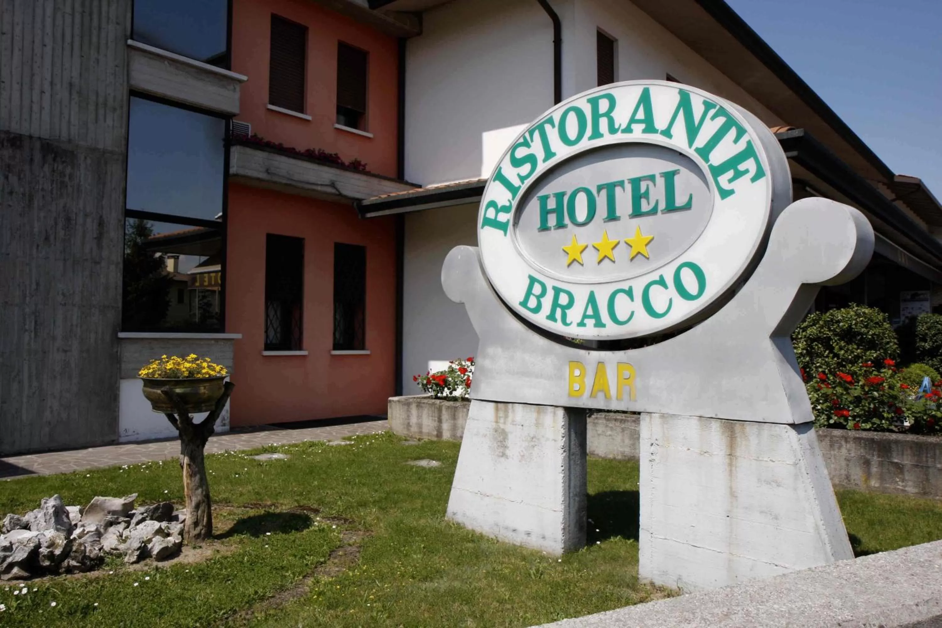 Facade/entrance in Hotel Bracco