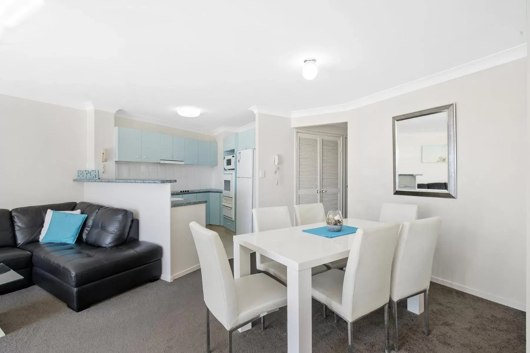 Kitchen or kitchenette, Dining Area in Kirra Palms Holiday Apartments