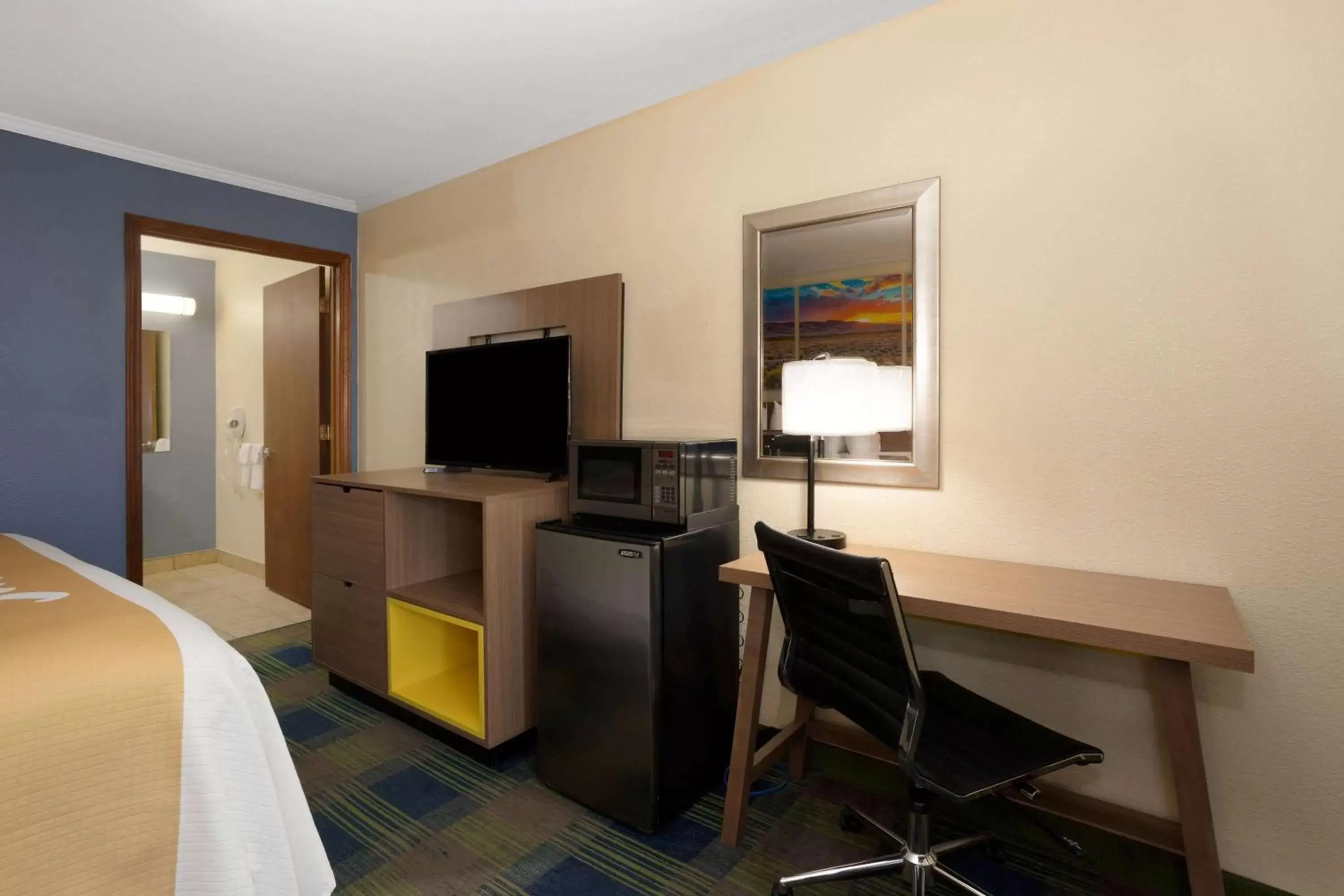 Photo of the whole room, Bed in Days Inn by Wyndham Alamogordo White Sands Photo of the whole room, Bed in Days Inn by Wyndham Alamogordo White Sands