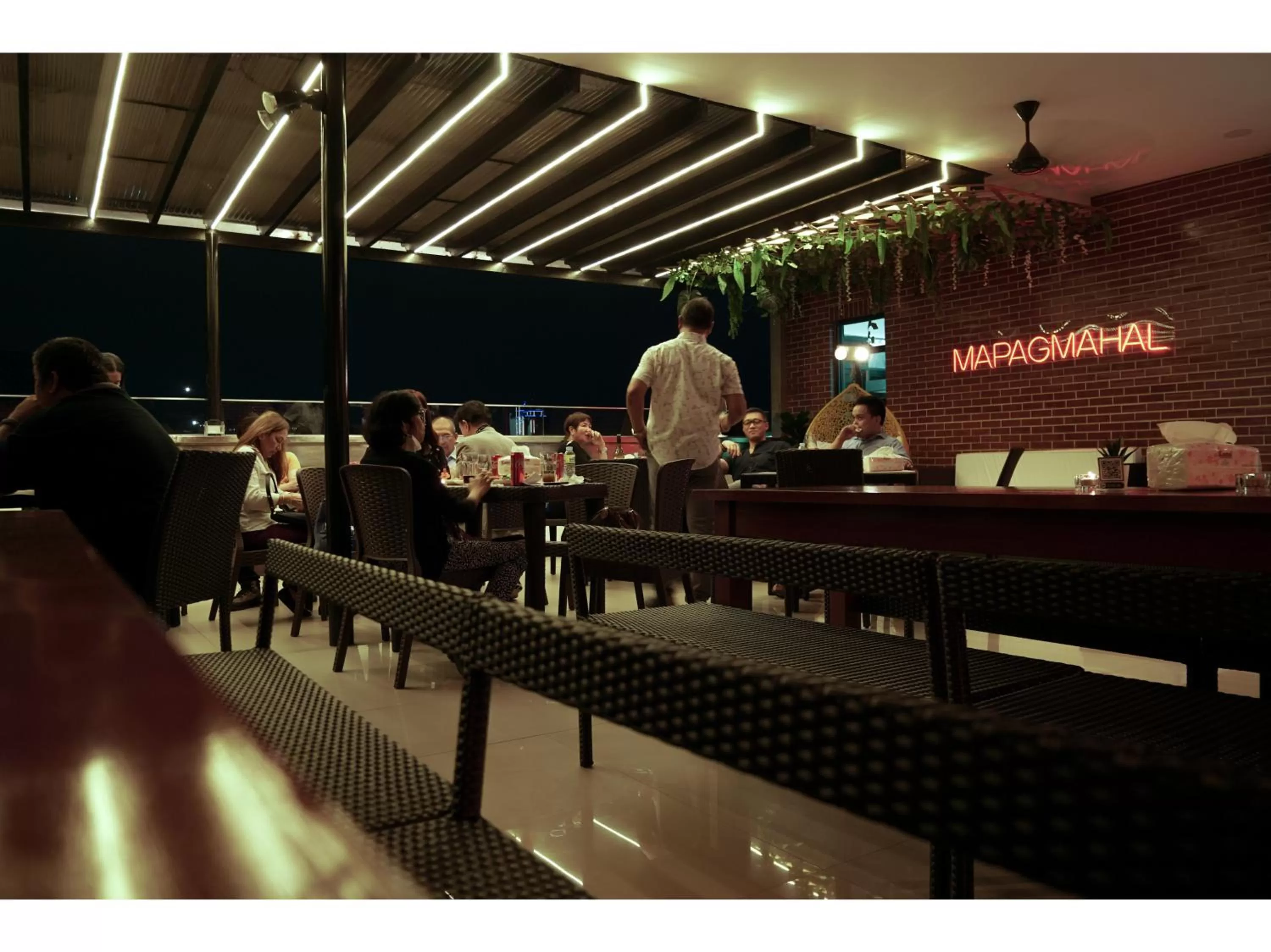 Lounge or bar in M28 Hotel and Apartments