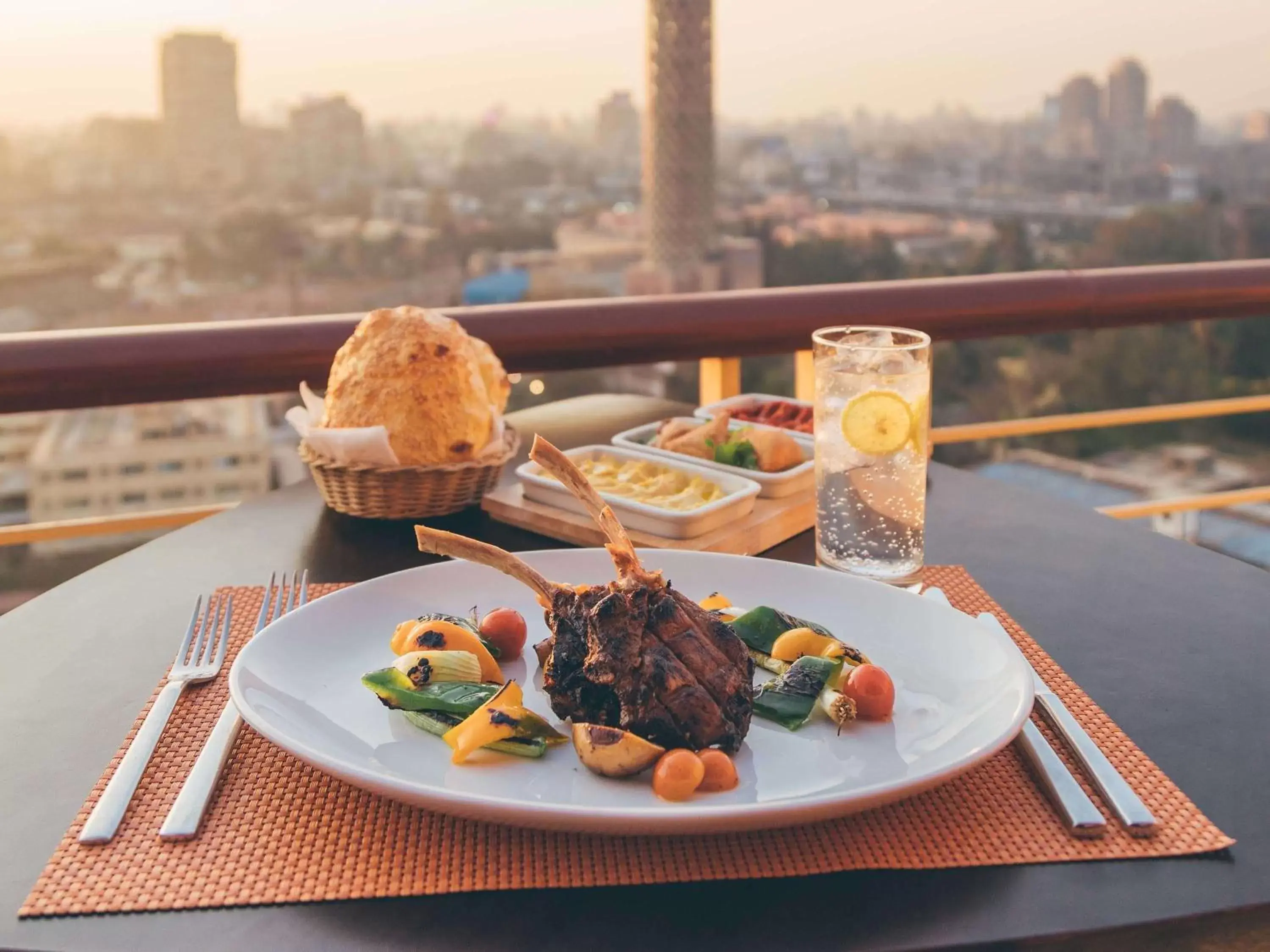 Restaurant/places to eat in Hotel Novotel Cairo El Borg