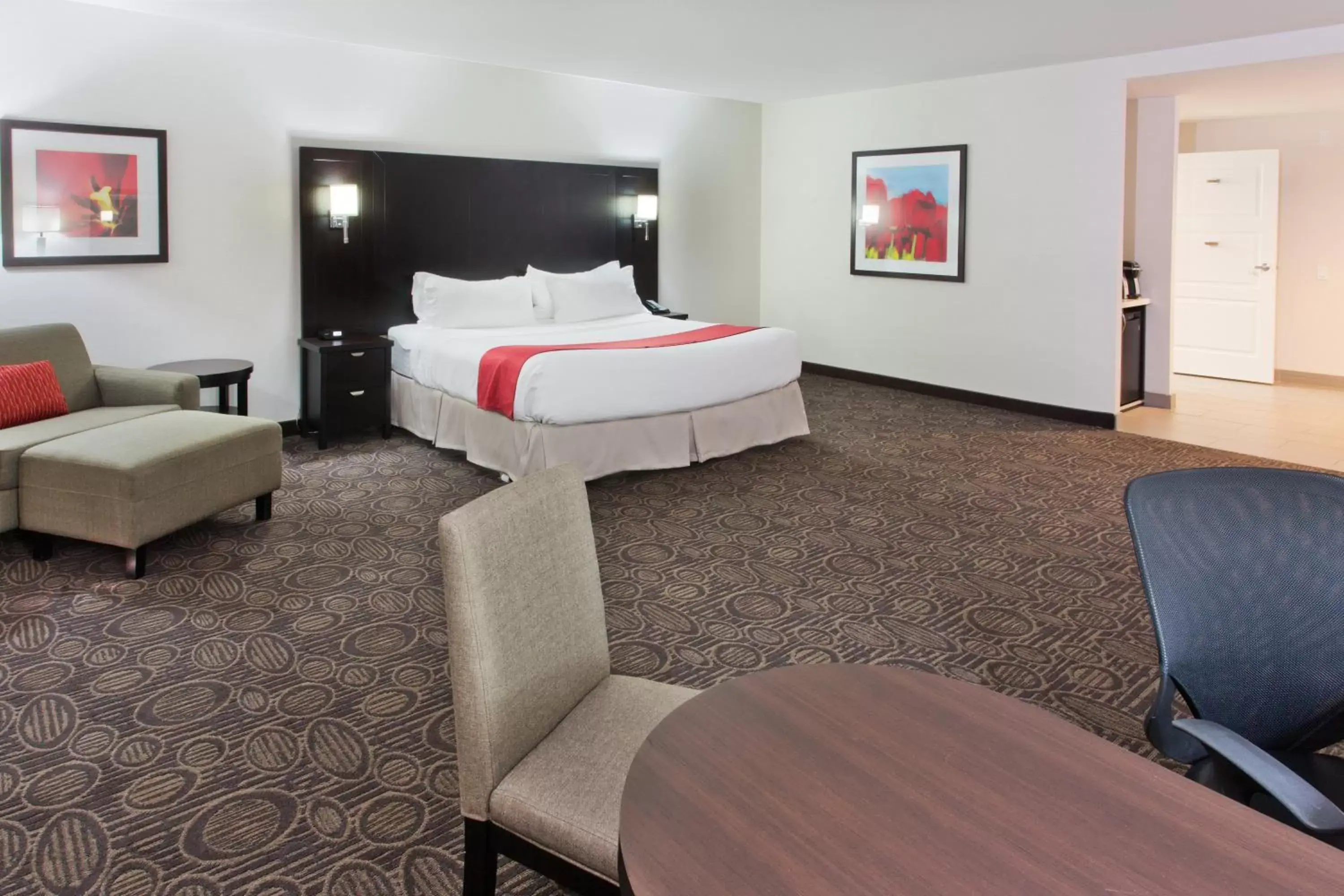 Photo of the whole room, Bed in Holiday Inn Hotel & Suites Red Deer, an IHG Hotel