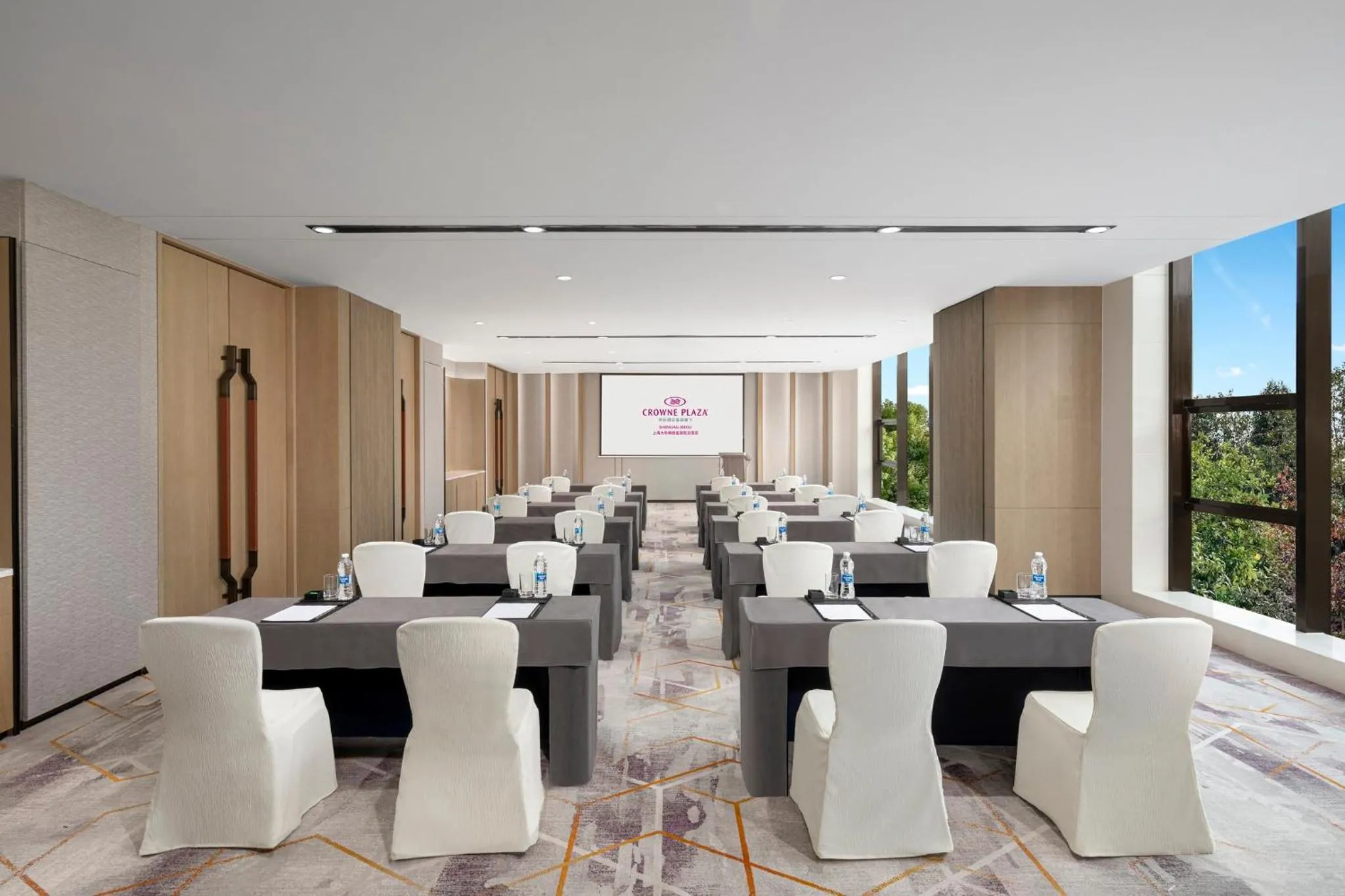 Meeting/conference room in Crowne Plaza Shanghai Jinxiu by IHG