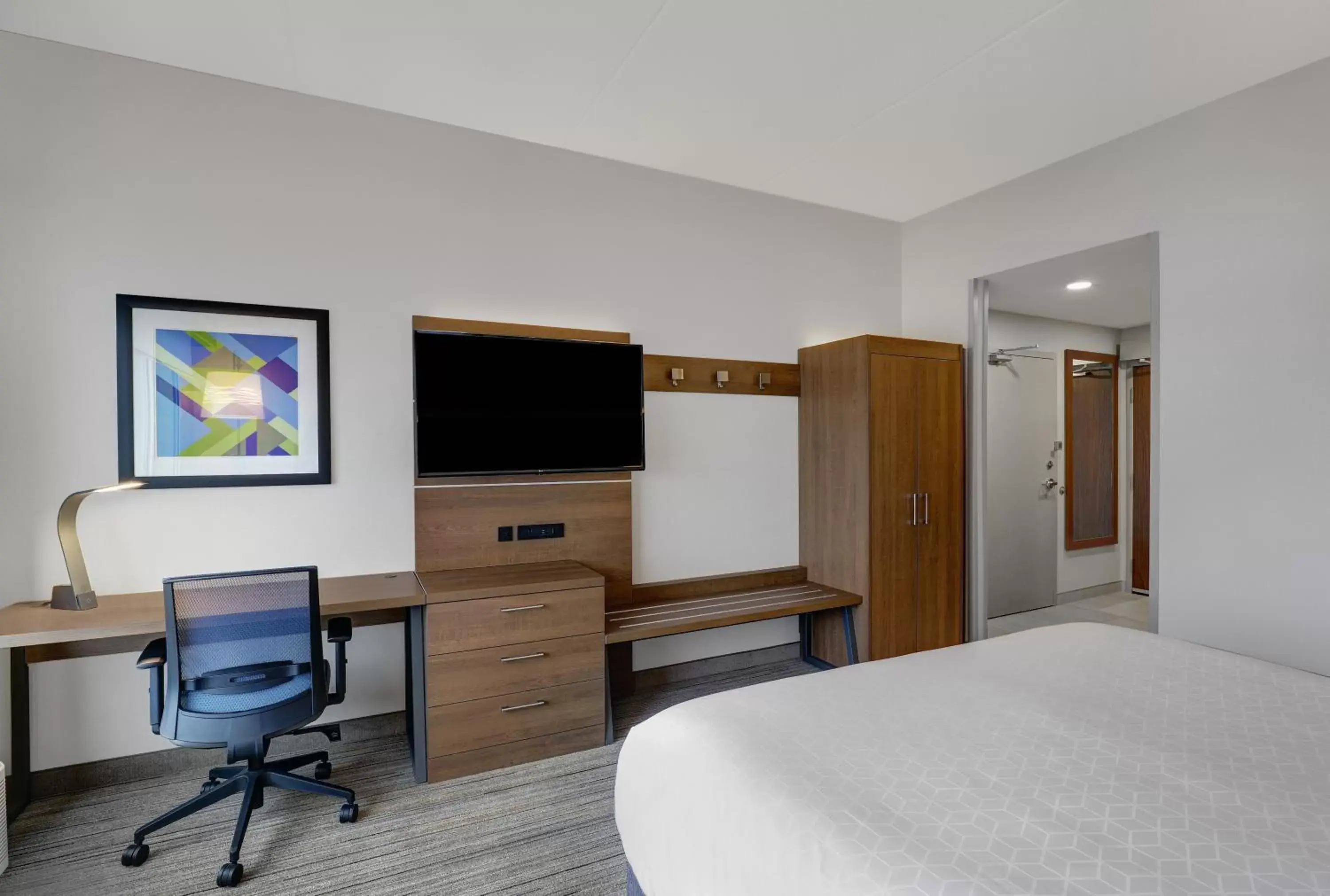 TV and multimedia, TV/Entertainment Center in Holiday Inn Express & Suites - Collingwood