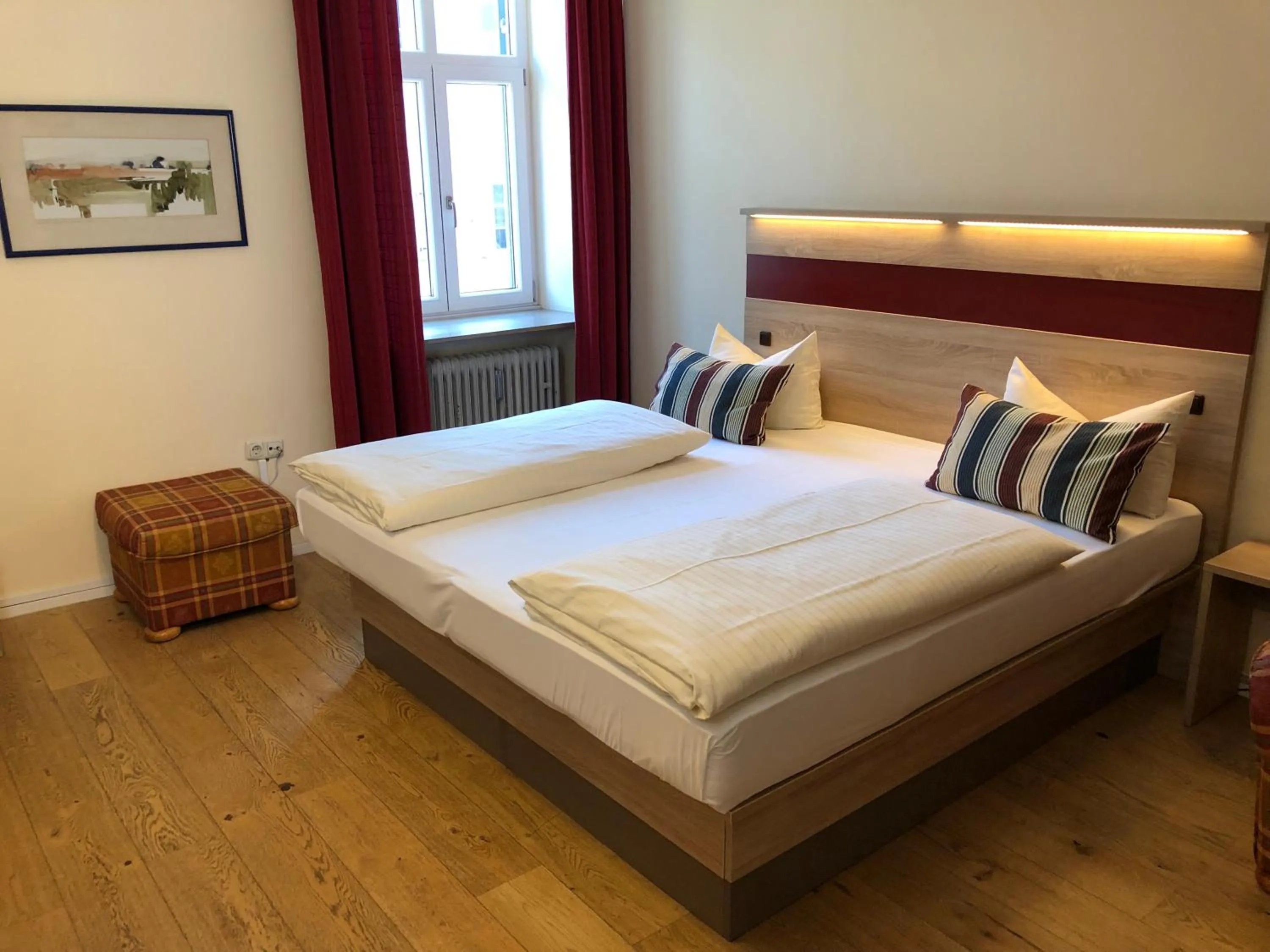 Photo of the whole room, Bed in Hotel-Gasthof Flötzinger Bräu