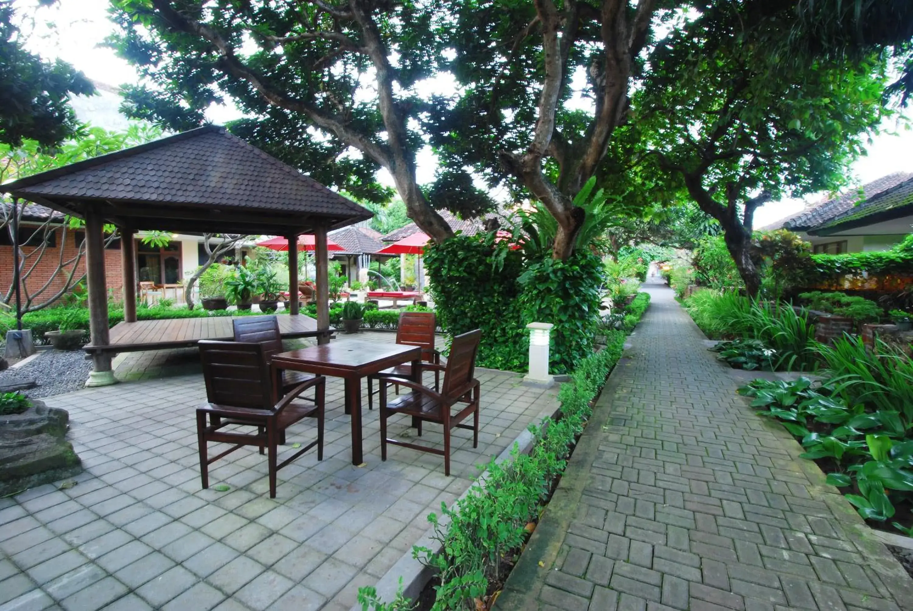 Restaurant/places to eat in Yulia Beach Inn Kuta Restaurant/places to eat in Yulia Beach Inn Kuta